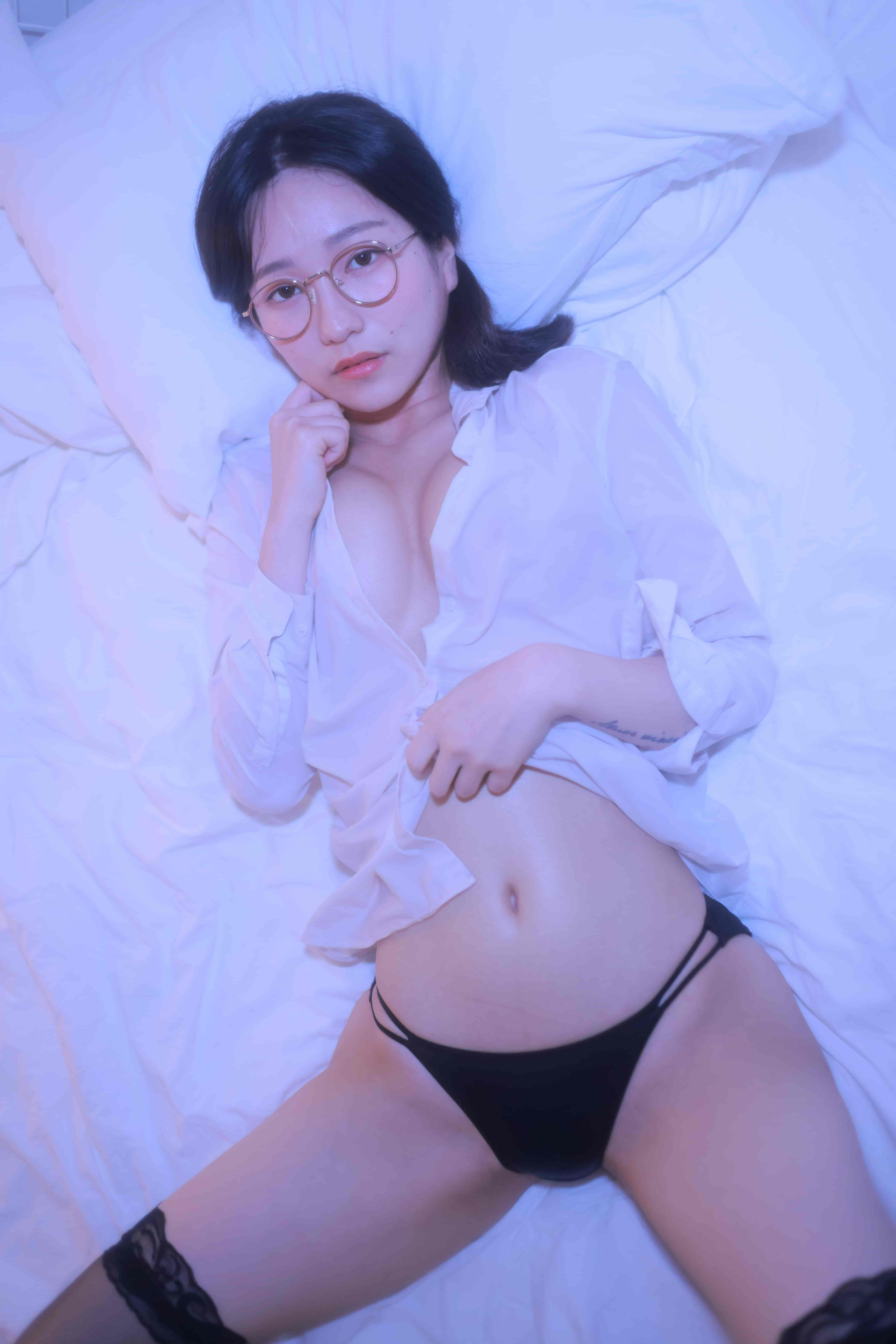 GS - Glasses Shirt [112P1V-1.78GB]