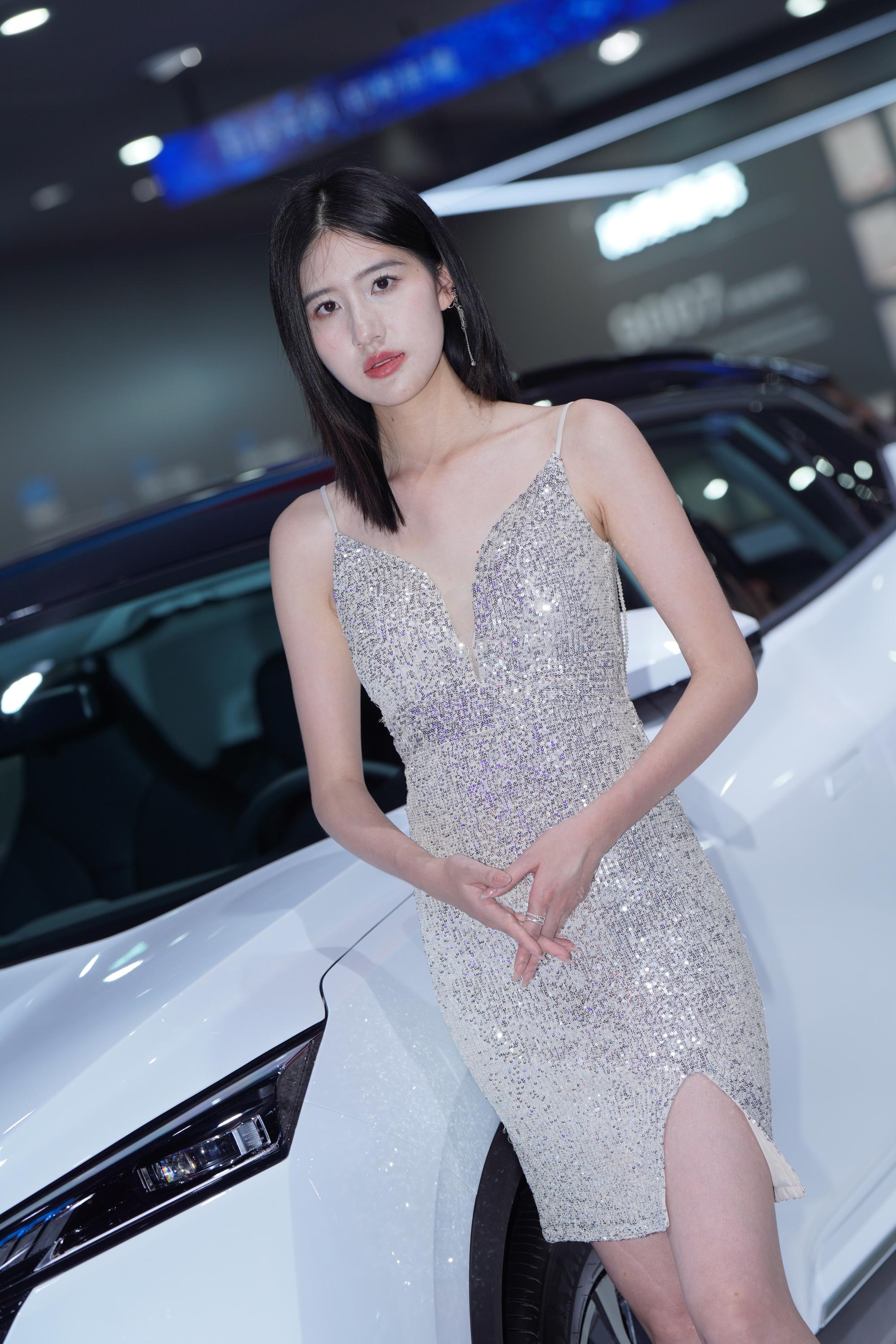 GS-T012 美腿车模 【64P 1.10G】
