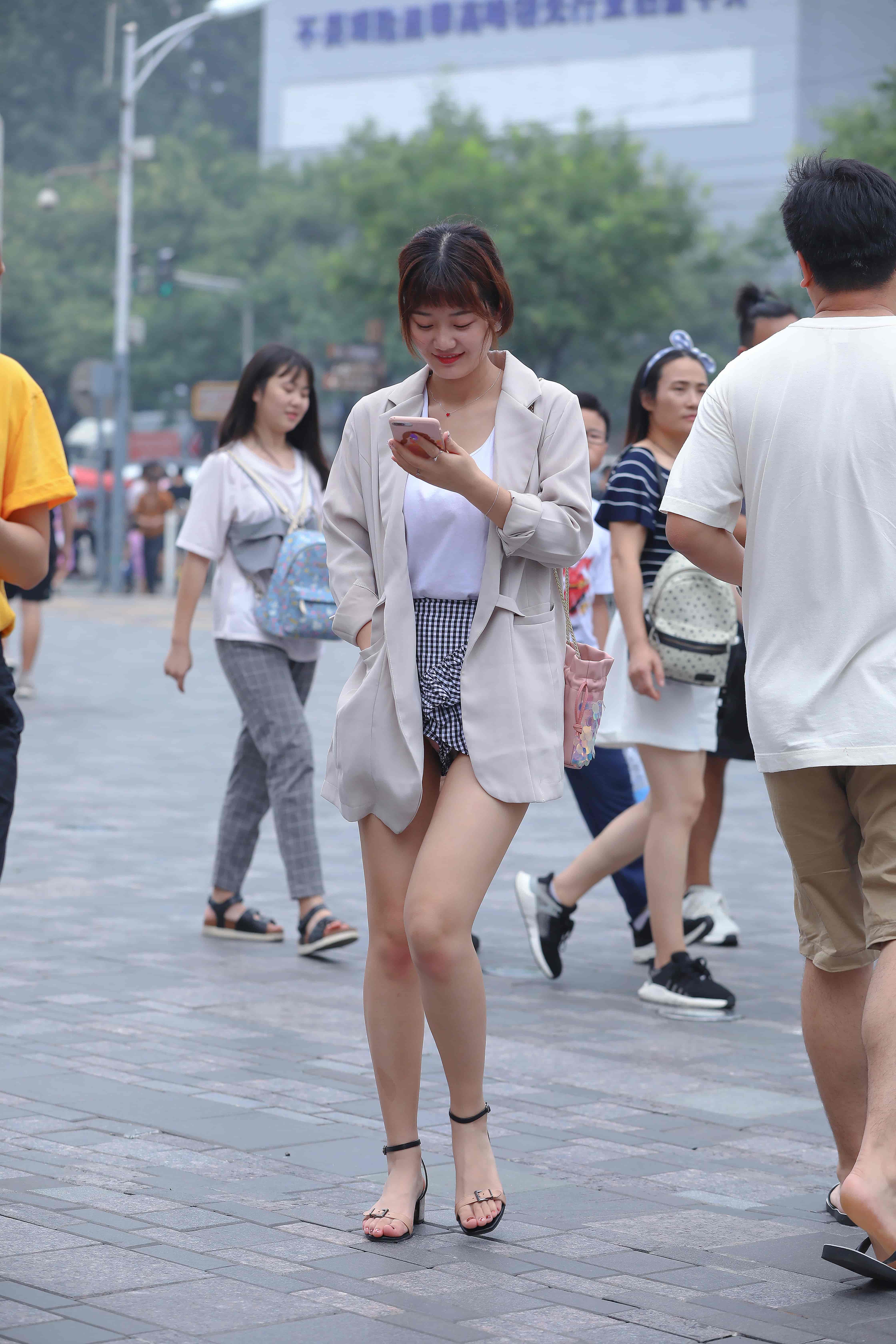 GS-S078 玩手机的小姐姐【62P 629M】