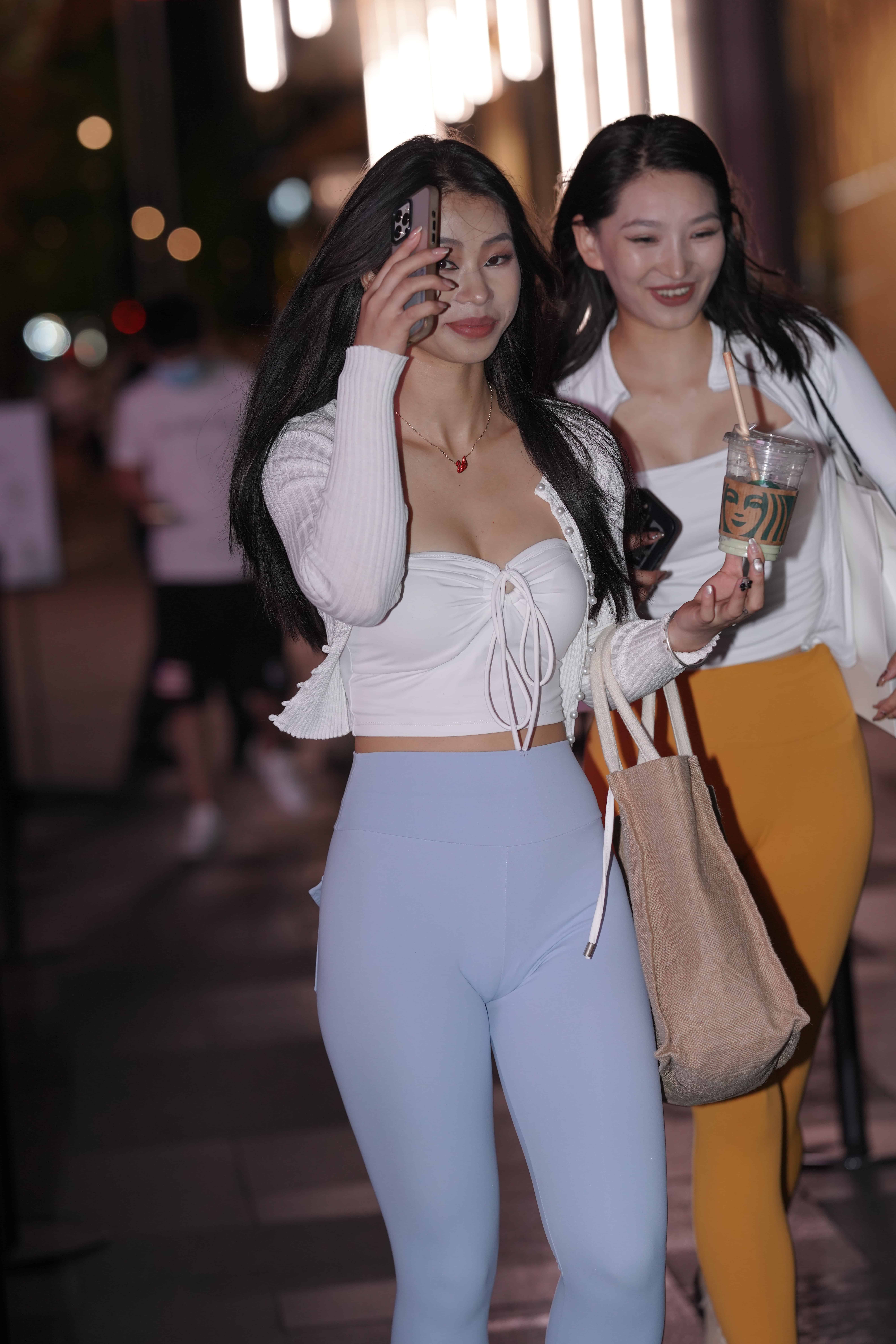 GS-S073 两个紧身裤美女【70P1V 1.05G】