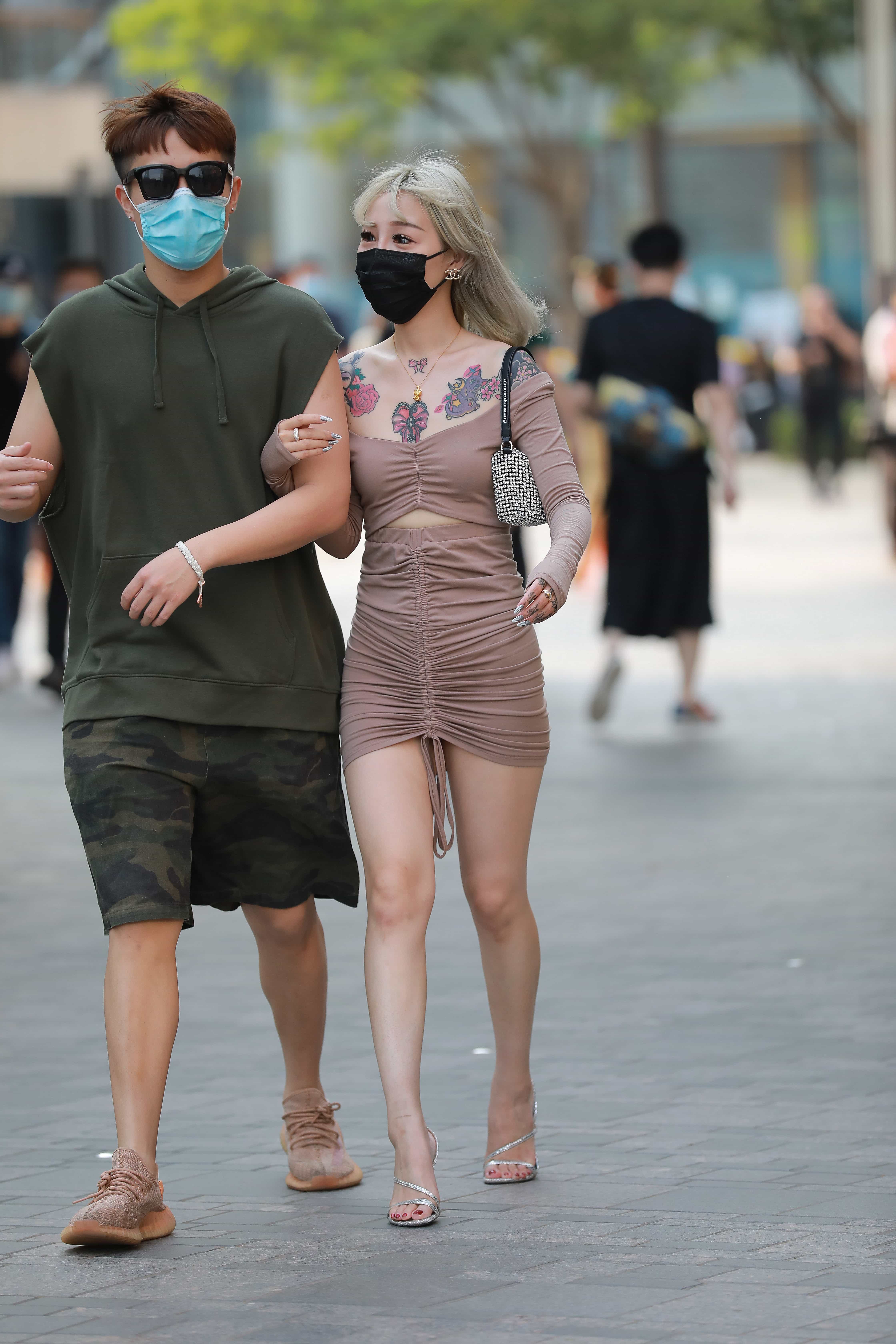 GS-S0111 有纹身的包臀裙小姐姐【98P1V 1.49G】