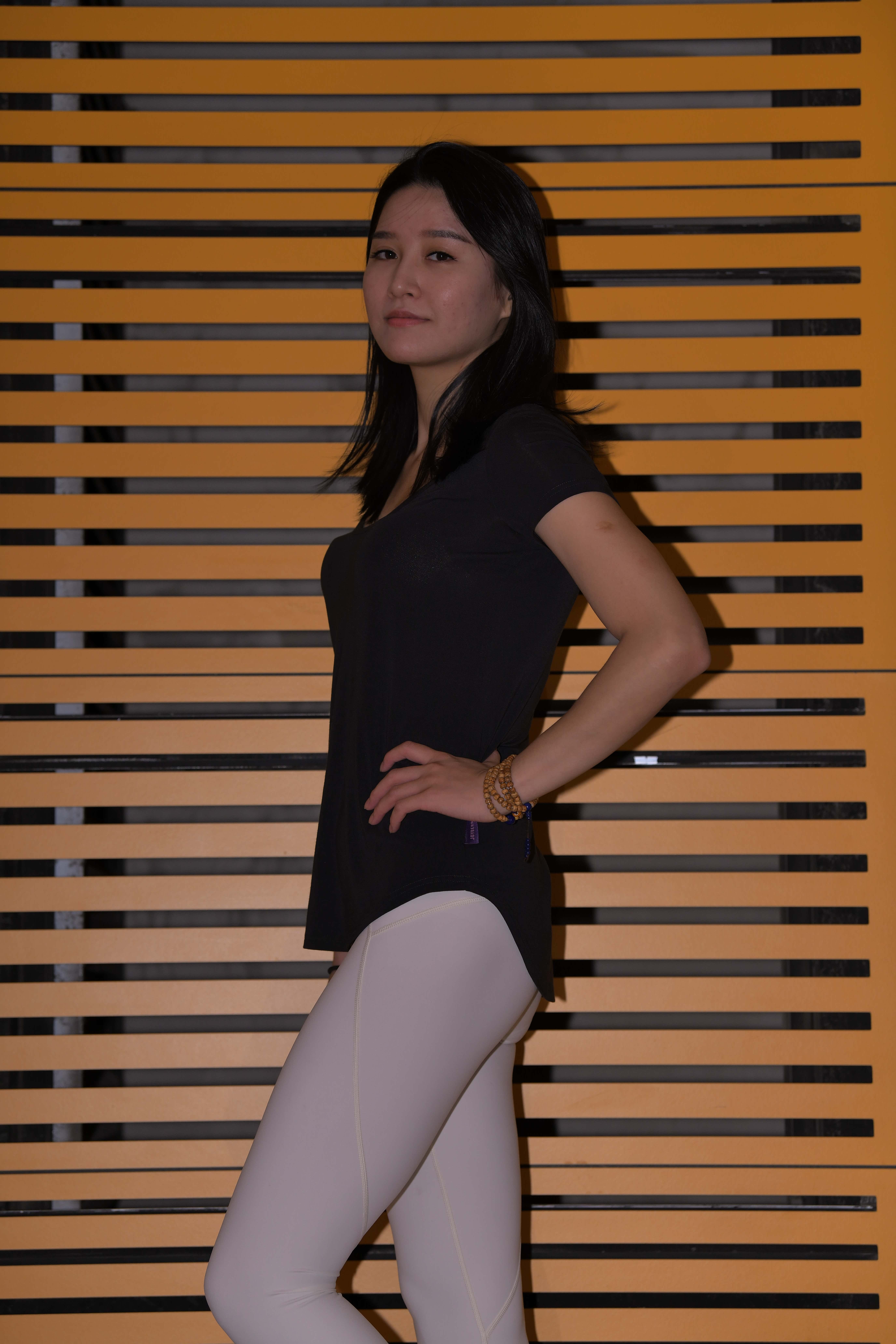 GS-T180 搭讪白色紧身裤少妇【42P 1.11G】