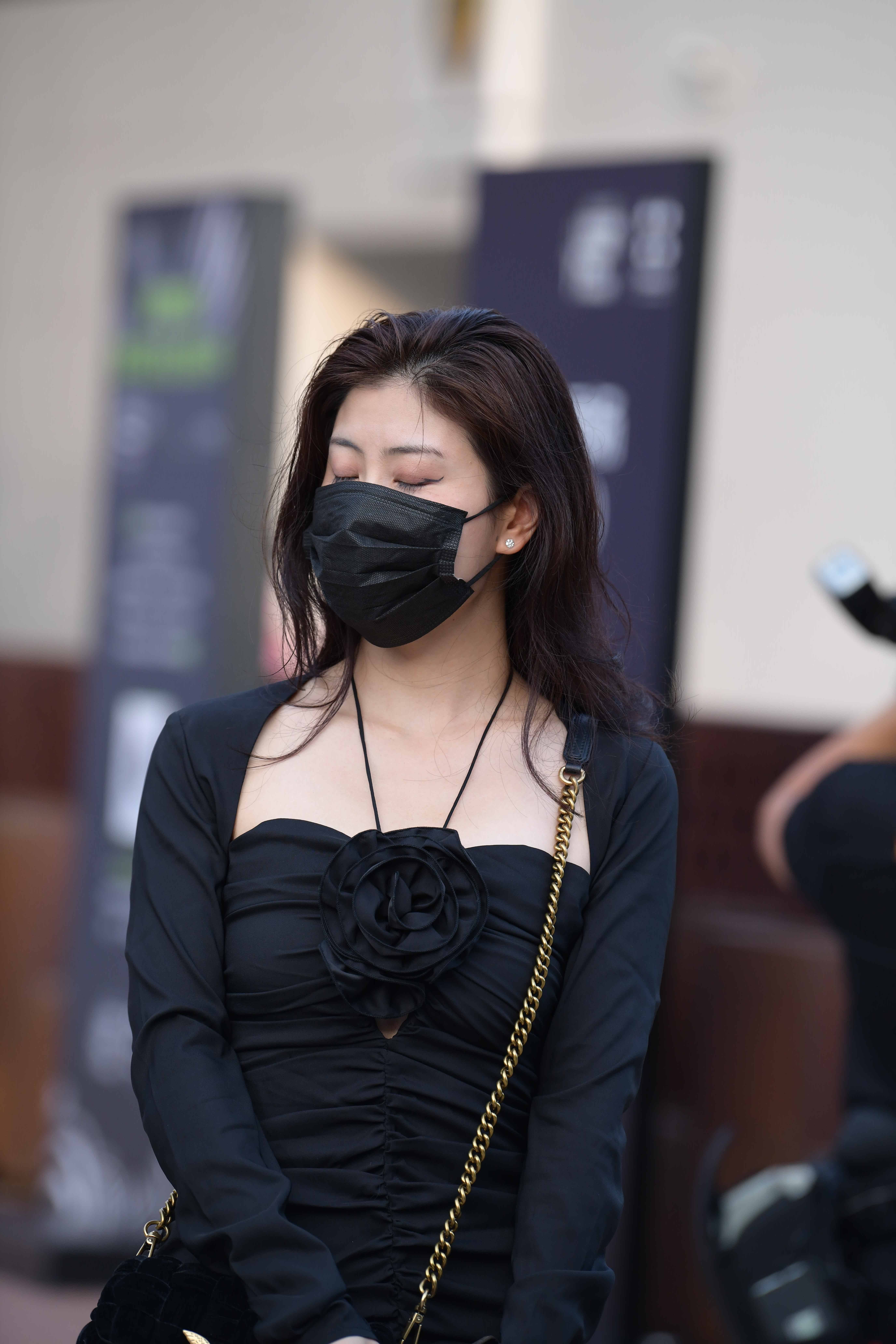 No.8283 黑色褶皱修身裙 [128P-3.01GB]