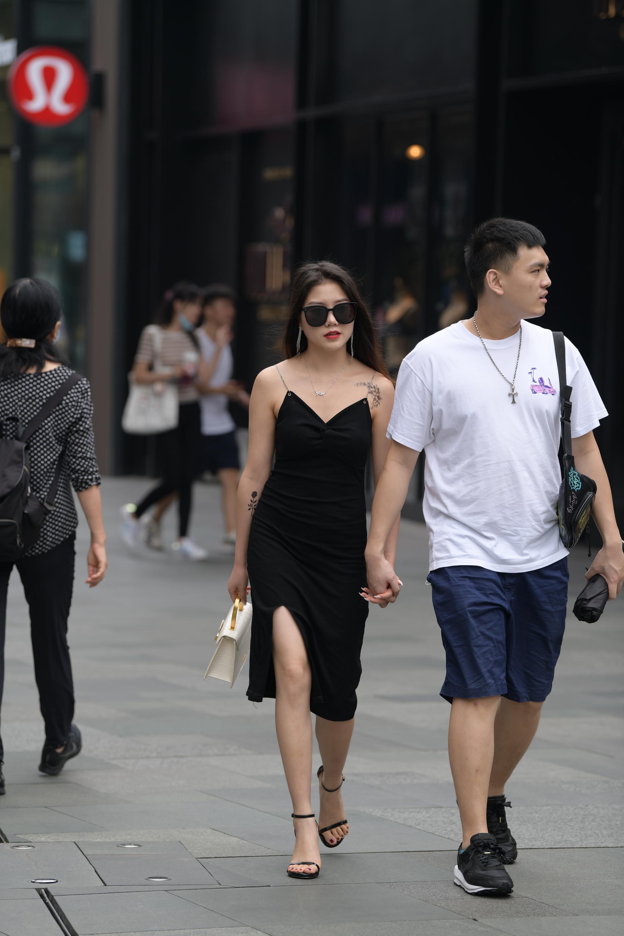 No.5086 视觉冲击街拍作品 - 性感的吊带开叉裙美女 [63P-1.29GB]