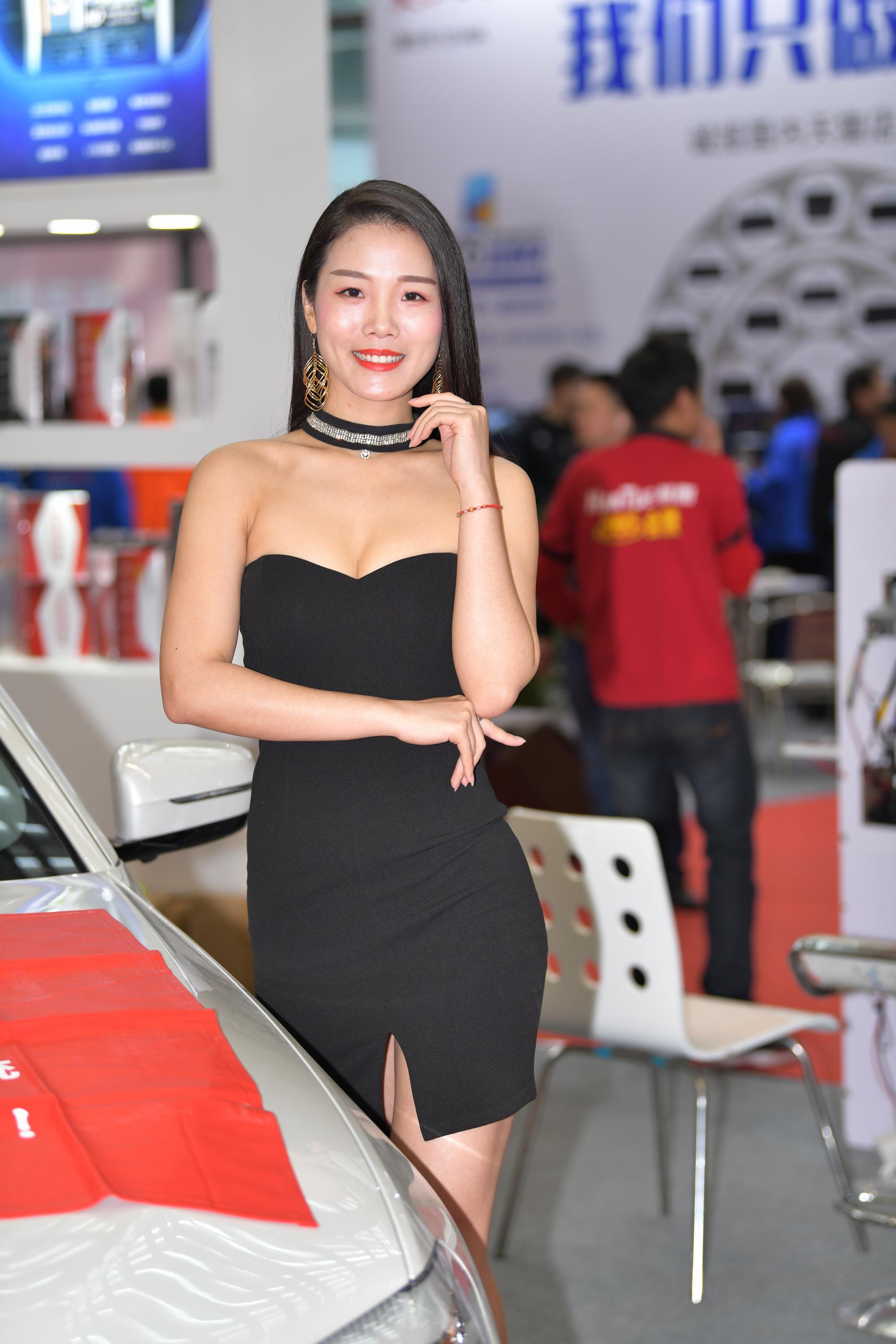 No.5087 视觉冲击街拍作品 - 性感的美腿美足女模 [122P-3.16GB]