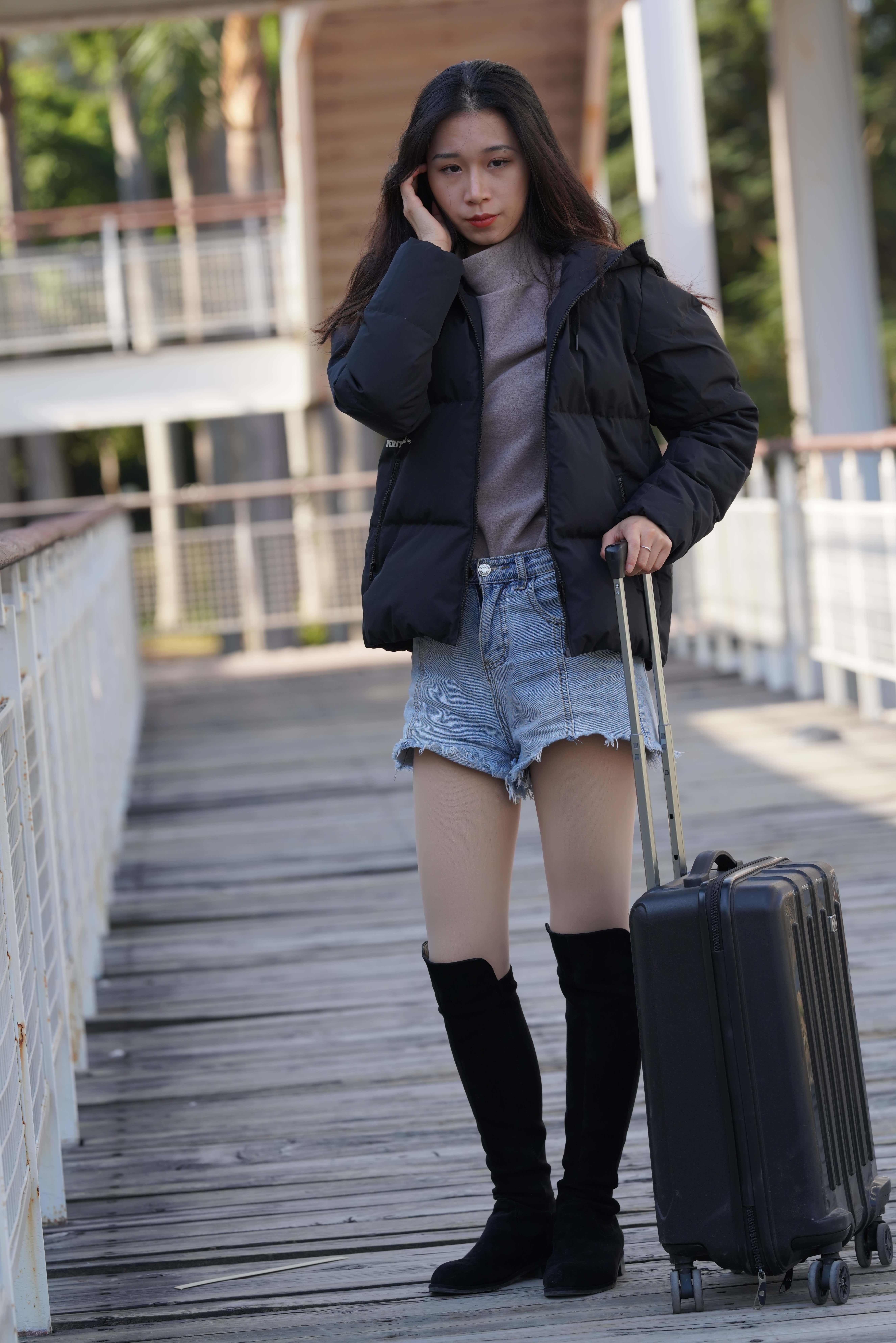 No.5381 影行者街拍作品 - 暖阳下的R丝女孩 [145P3V-3.85GB]