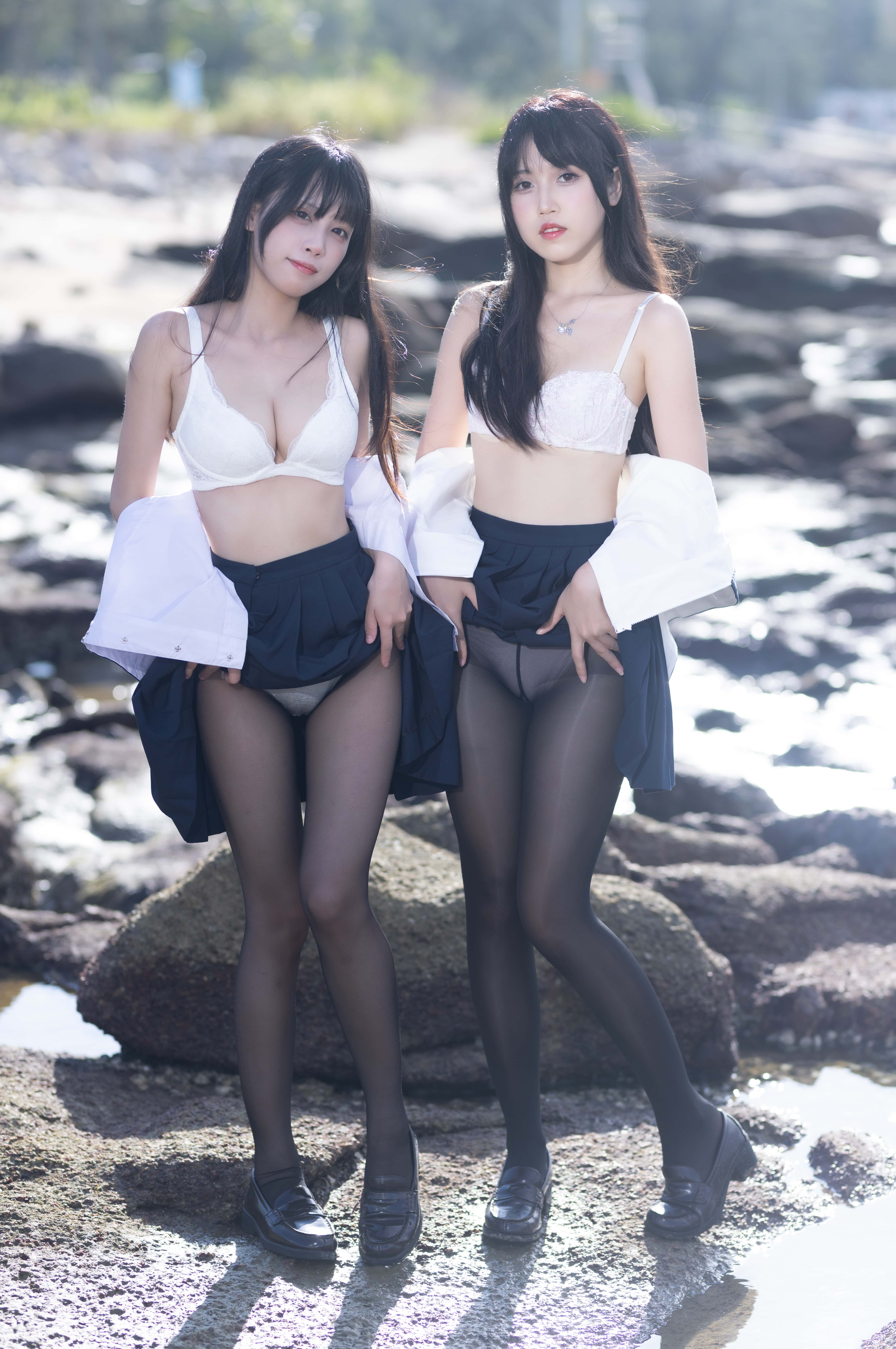 微博人气Coser不呆猫×三無人型 - 水手服百合黑丝 [51P1V-1.02GB]