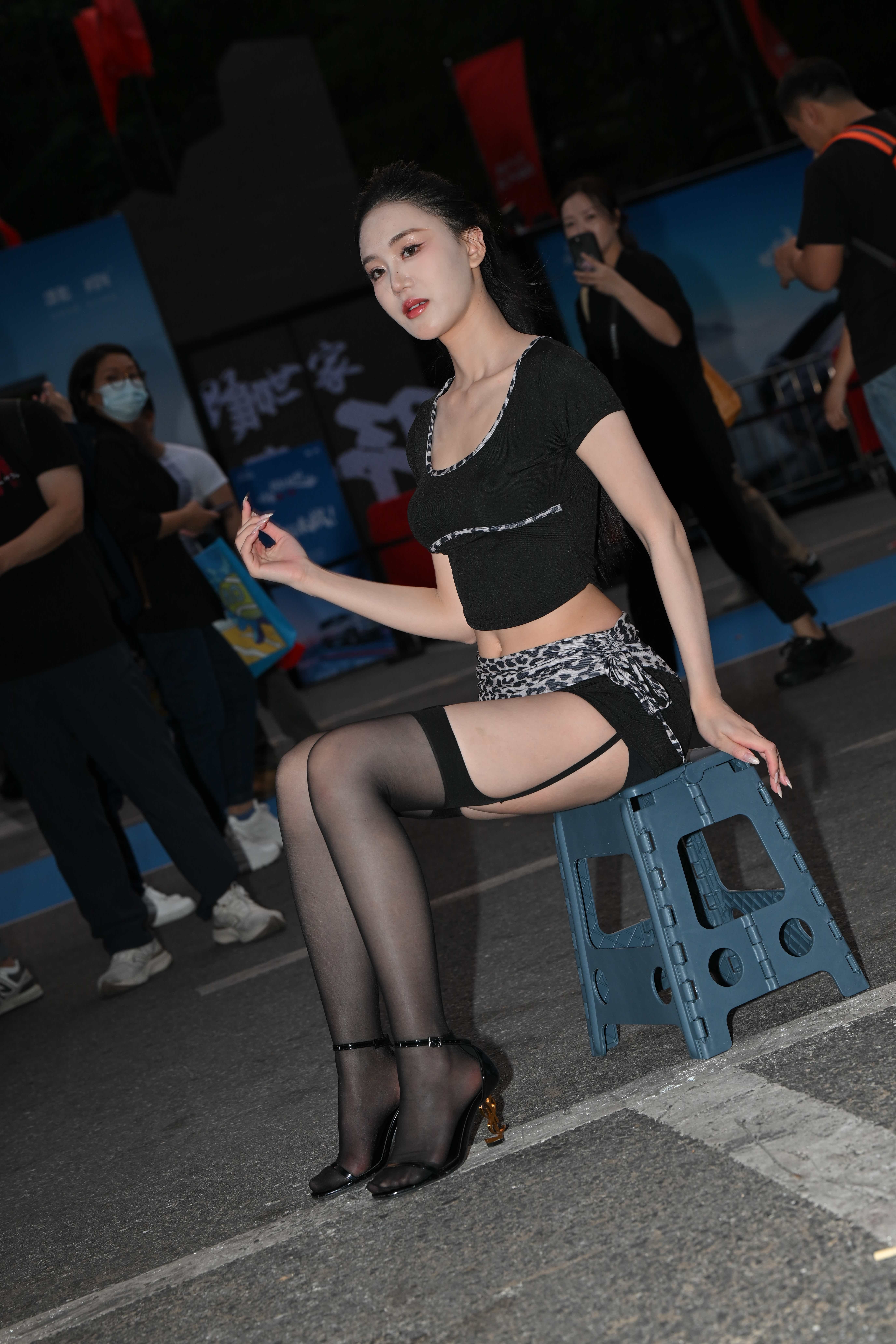GS-T213 性感吊带黑丝美女【88P 1.75G】