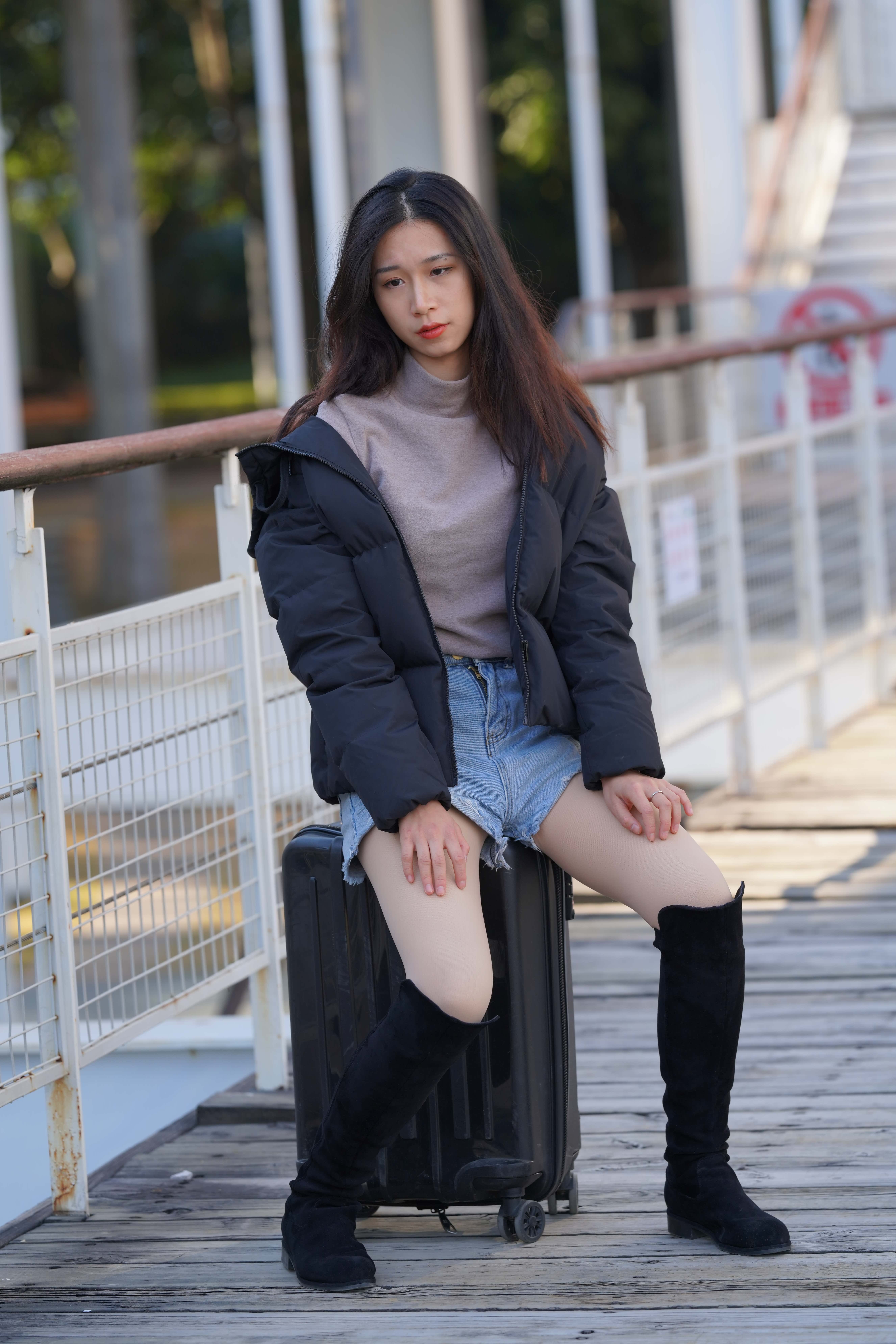 No.5381 影行者街拍作品 - 暖阳下的R丝女孩 [145P3V-3.85GB]