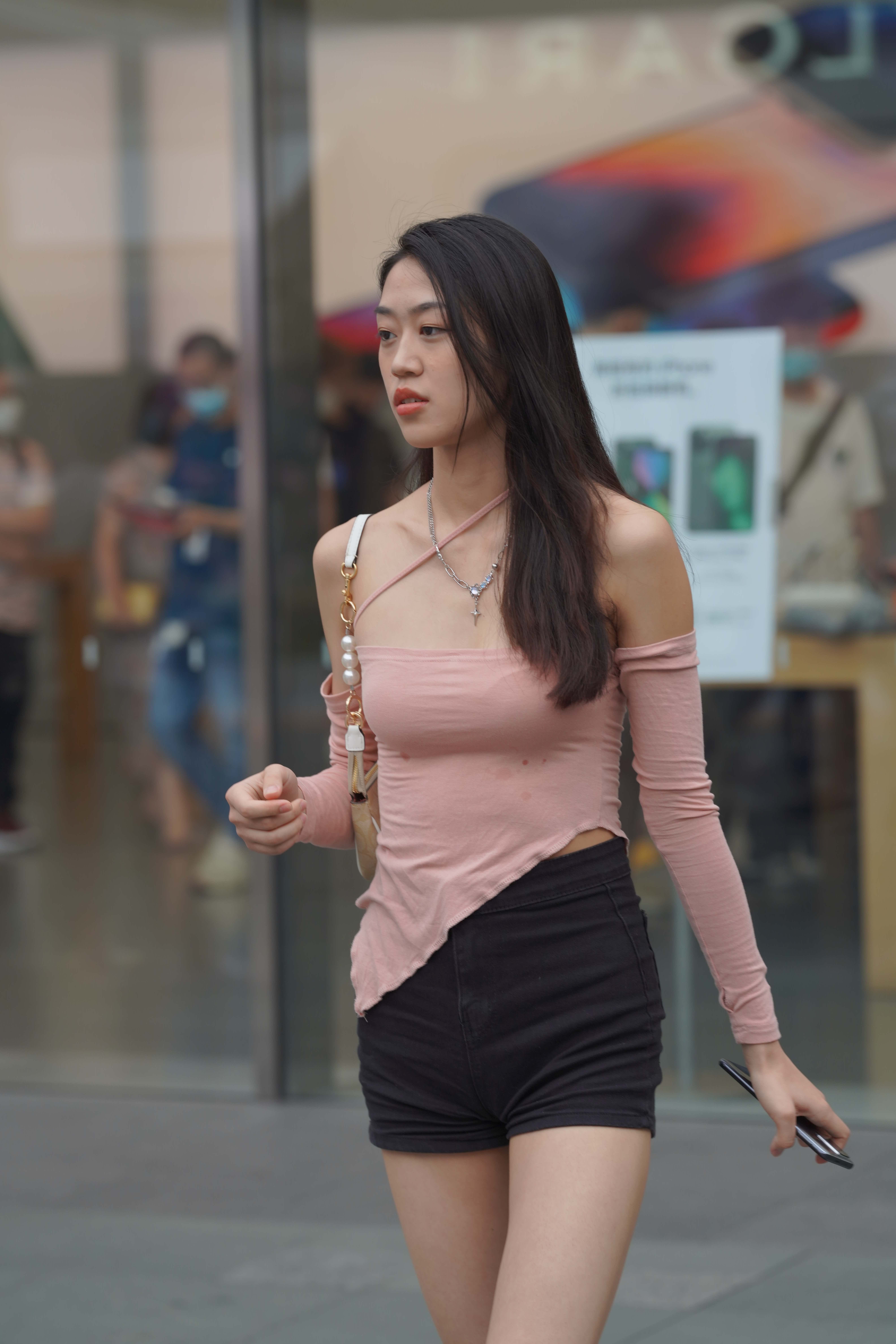 No.8303 热裤长发美女 [132P-1.34GB]