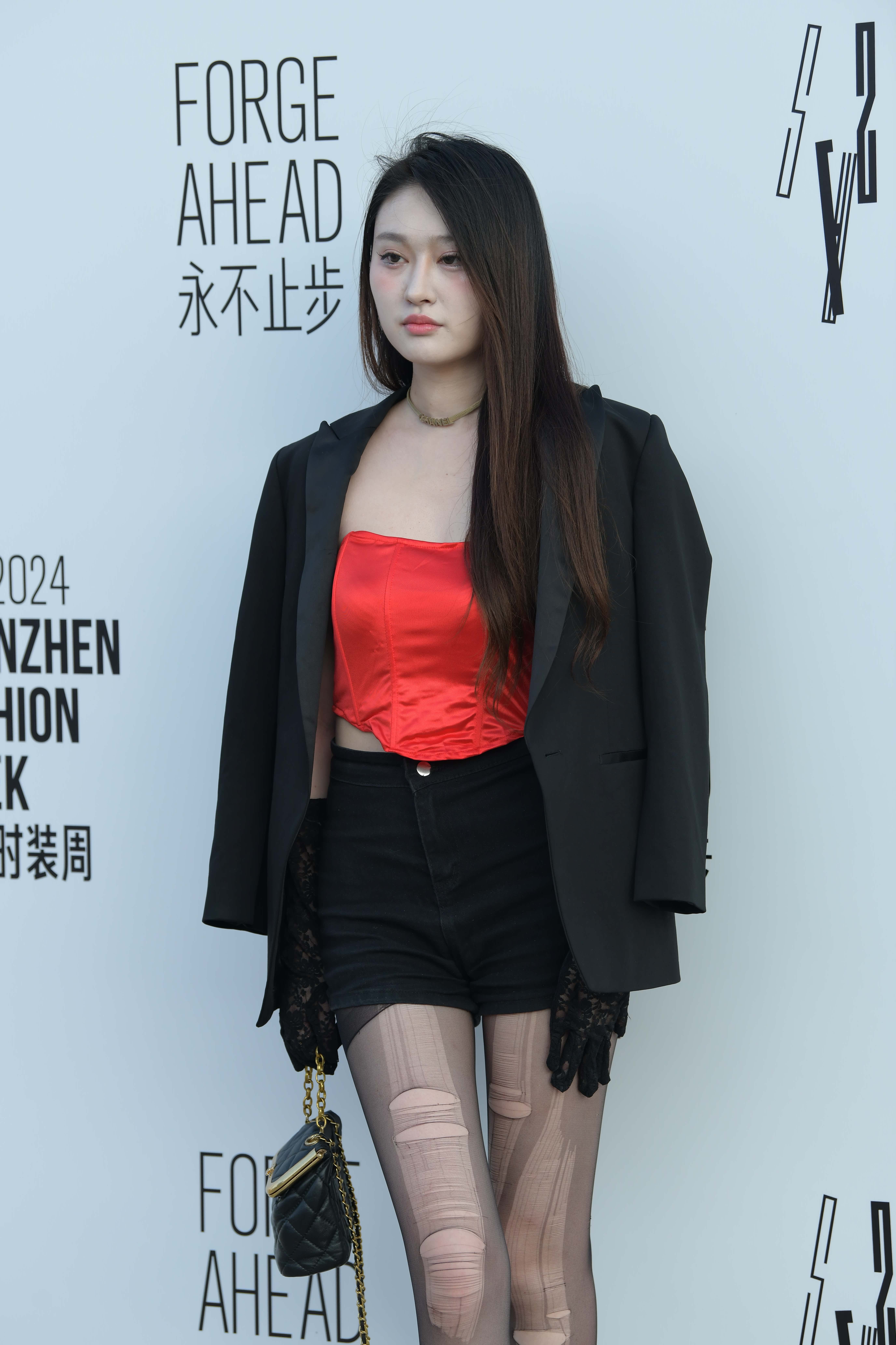 No.8244 撕乱的黑丝 [105P-2.20GB]