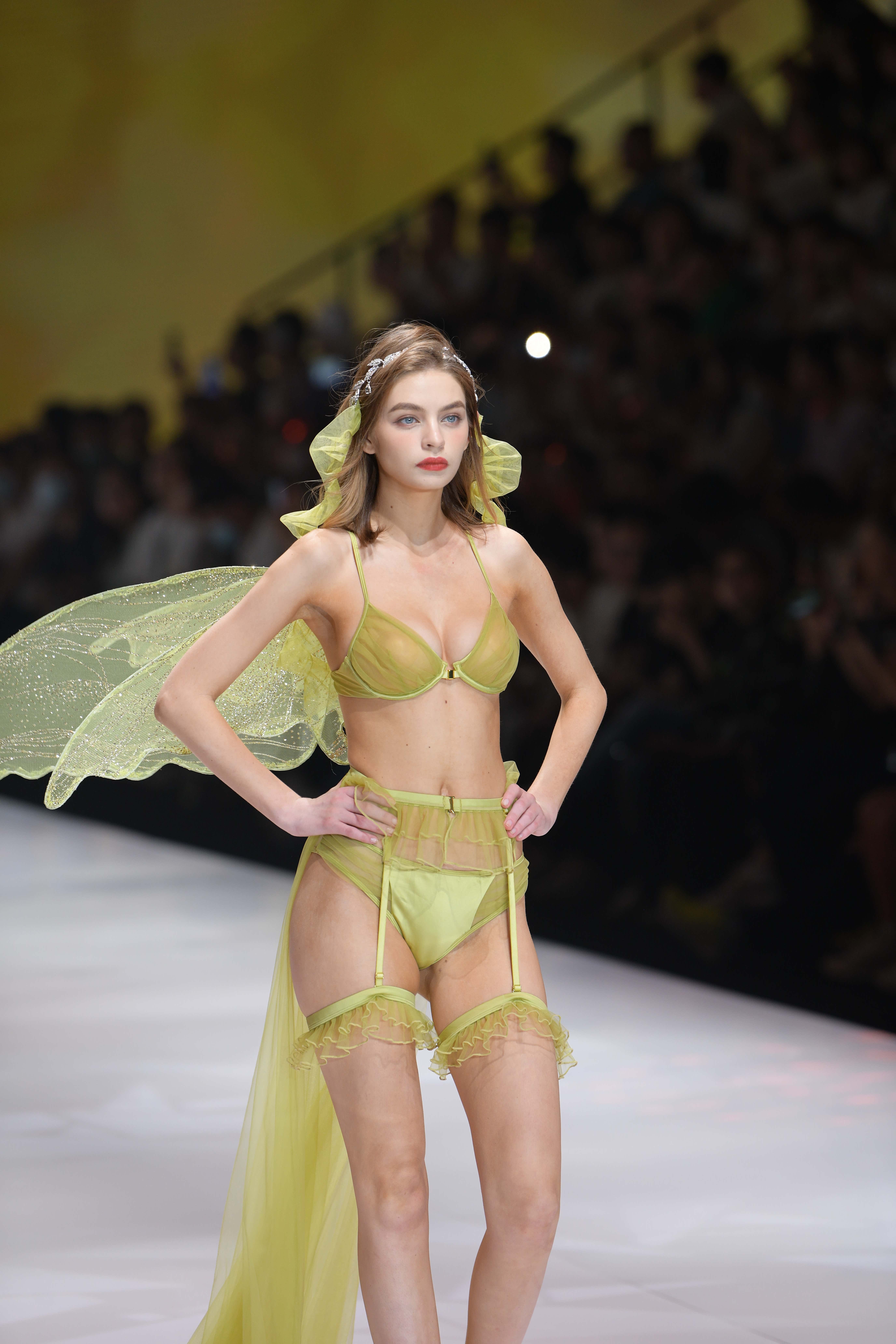 GS-S133 性感的内衣秀【51P 1.14G】