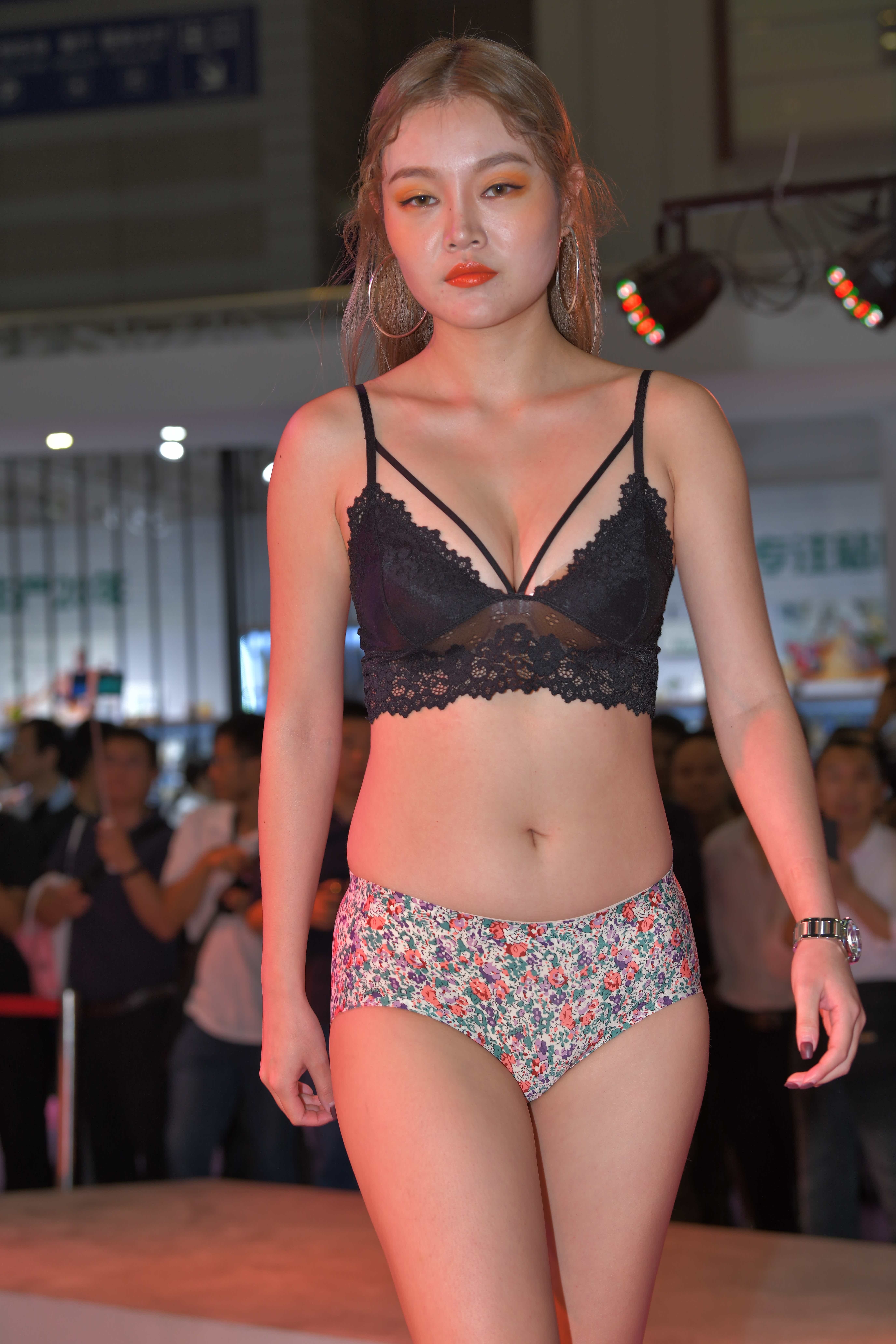 No.8419 2019深圳内衣展合集 [3235P10V-85.0GB]