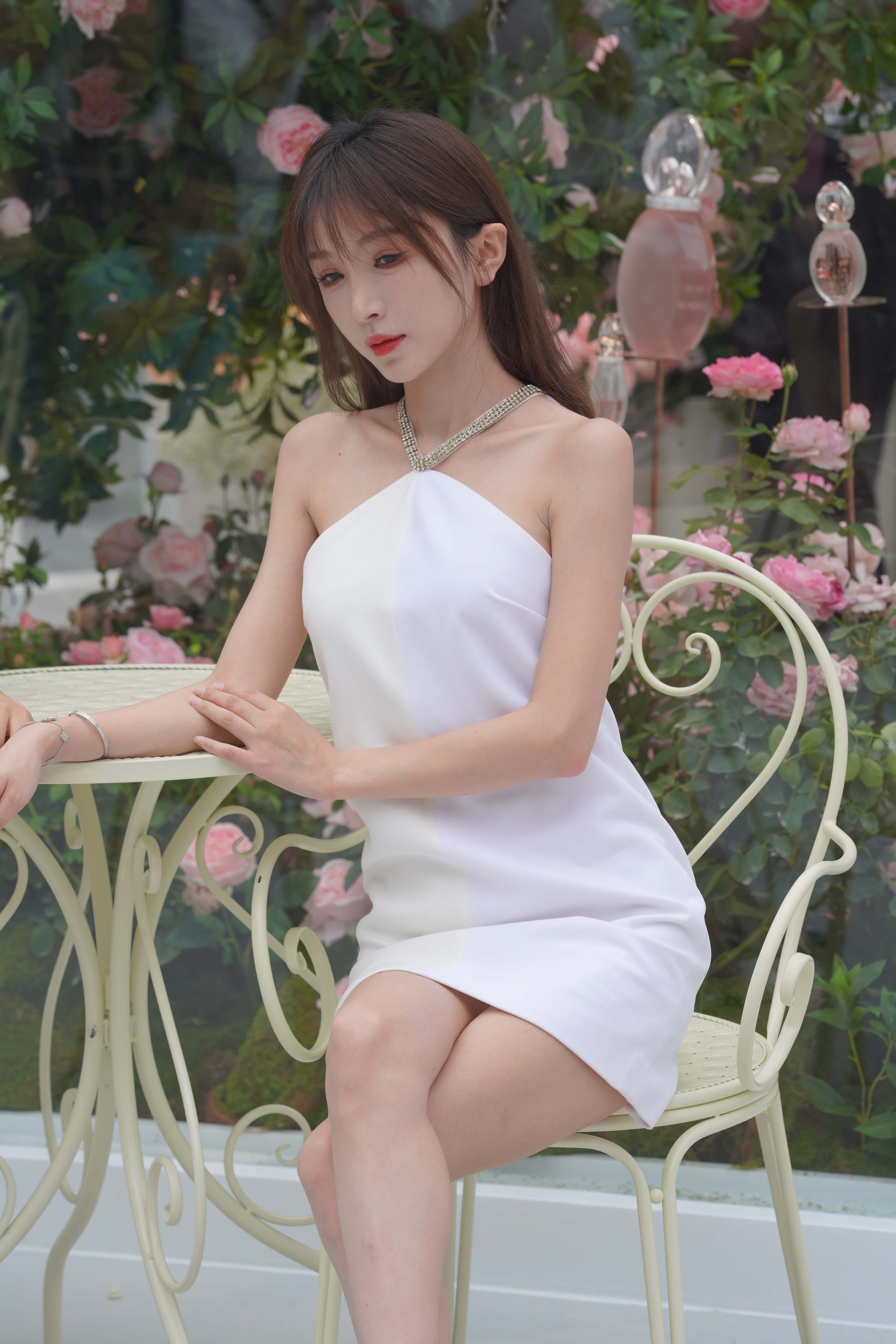 No.6008 白净优雅小姐姐 [131P-1.31GB]