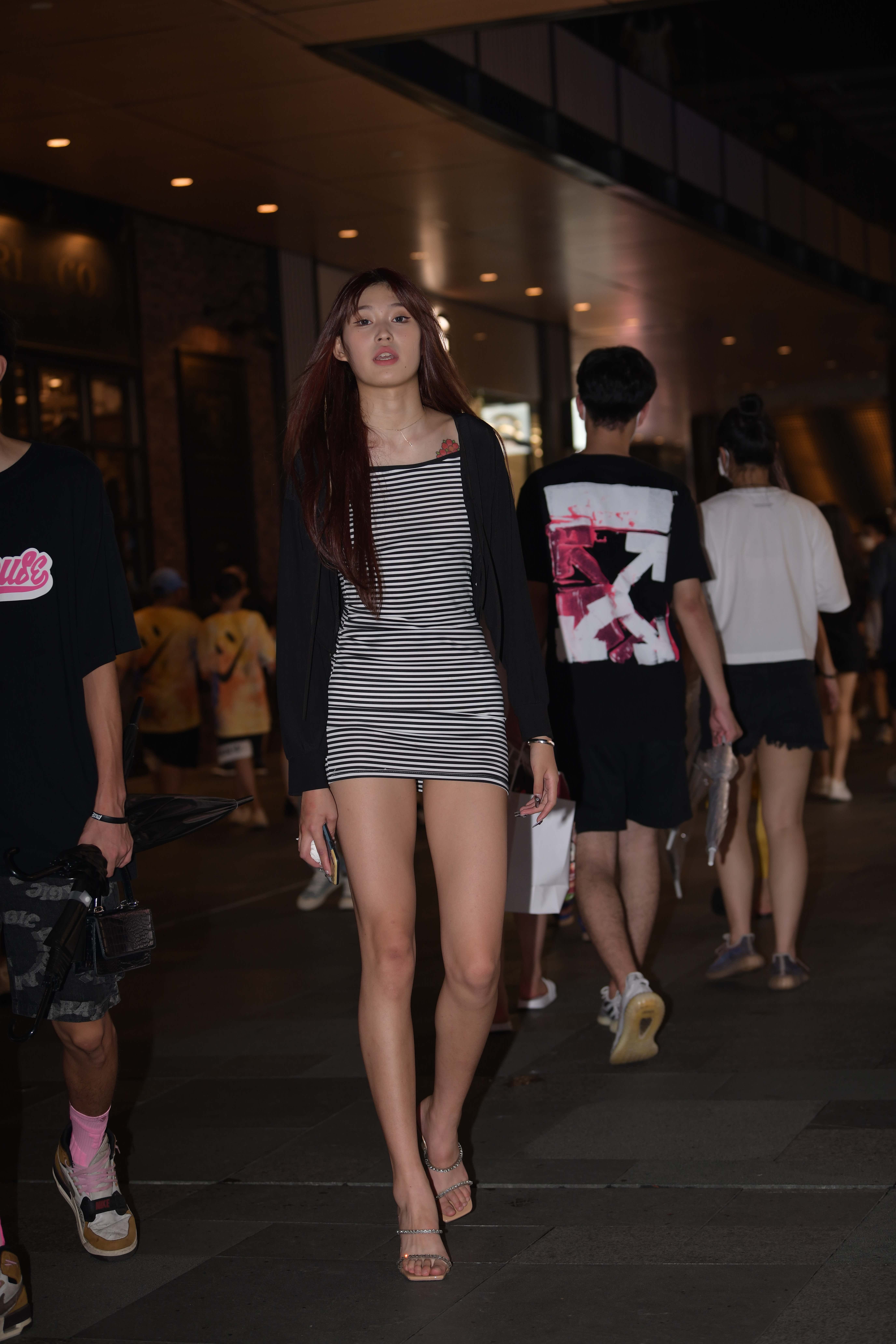 GS-X077 非常高挑的条纹裙大长腿美女 【221P1V 5.40G】