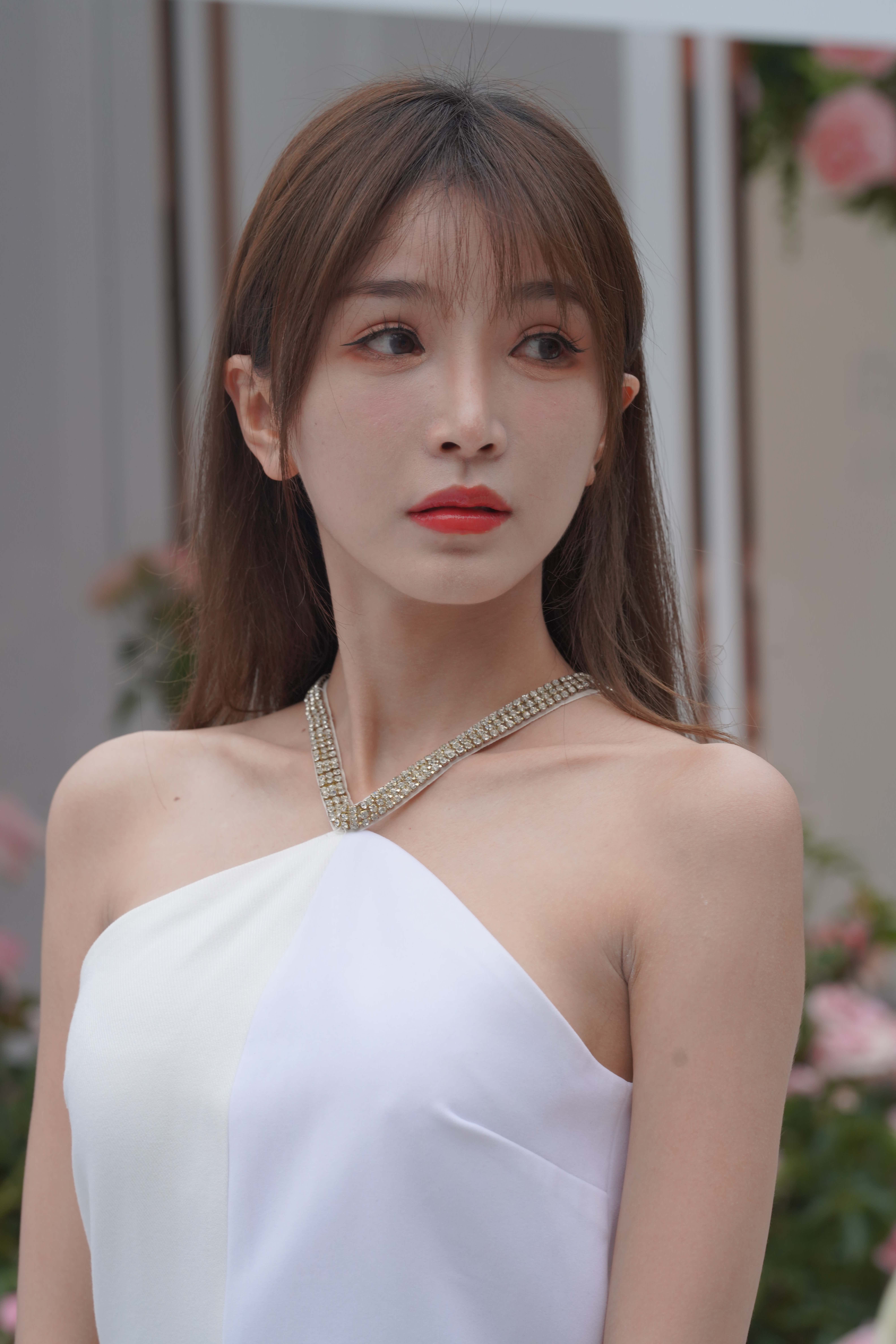 No.6008 白净优雅小姐姐 [131P-1.31GB]
