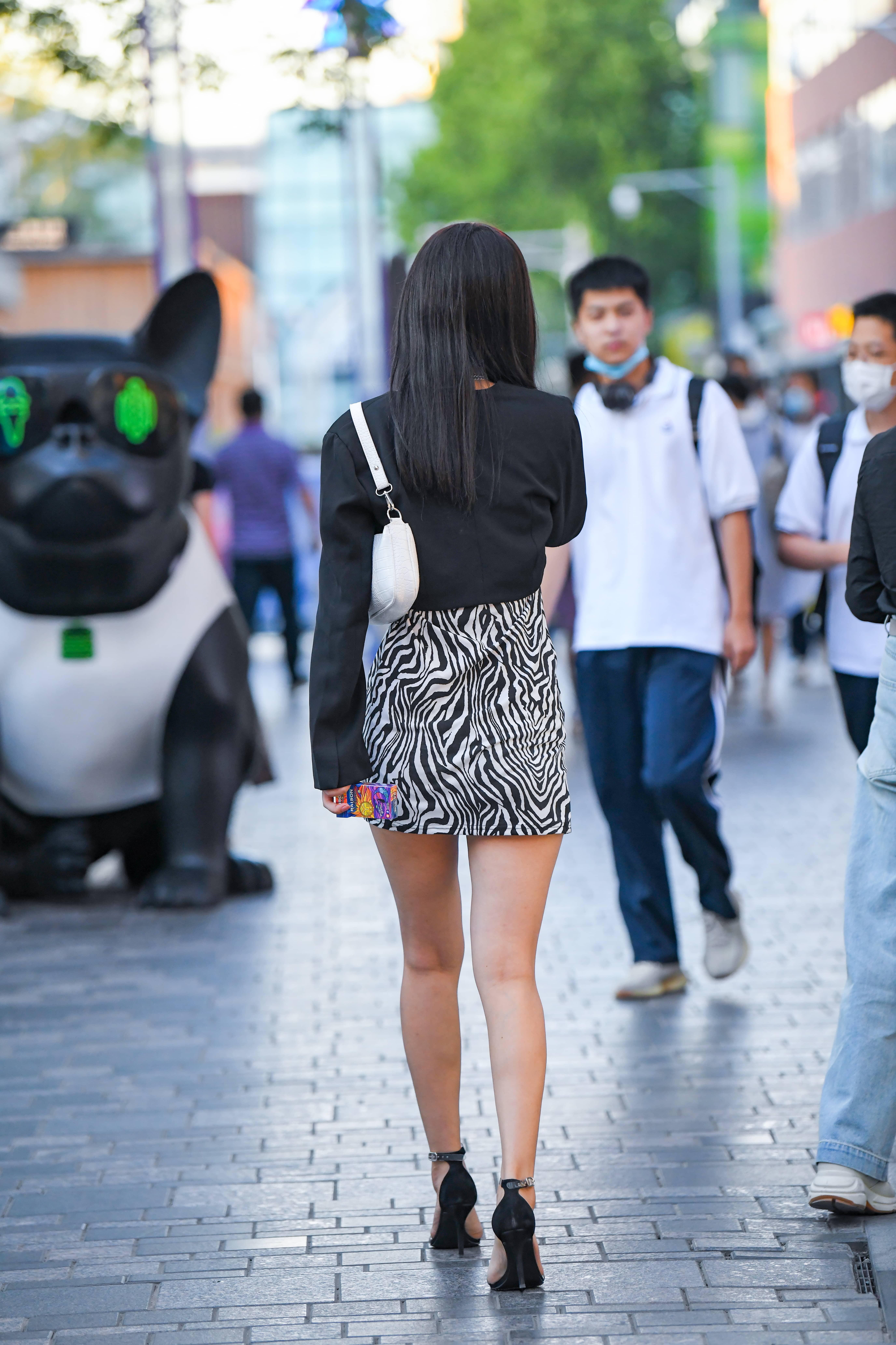 GS-X130 街拍短裙凉高跟美女【61P3V  1.81G】