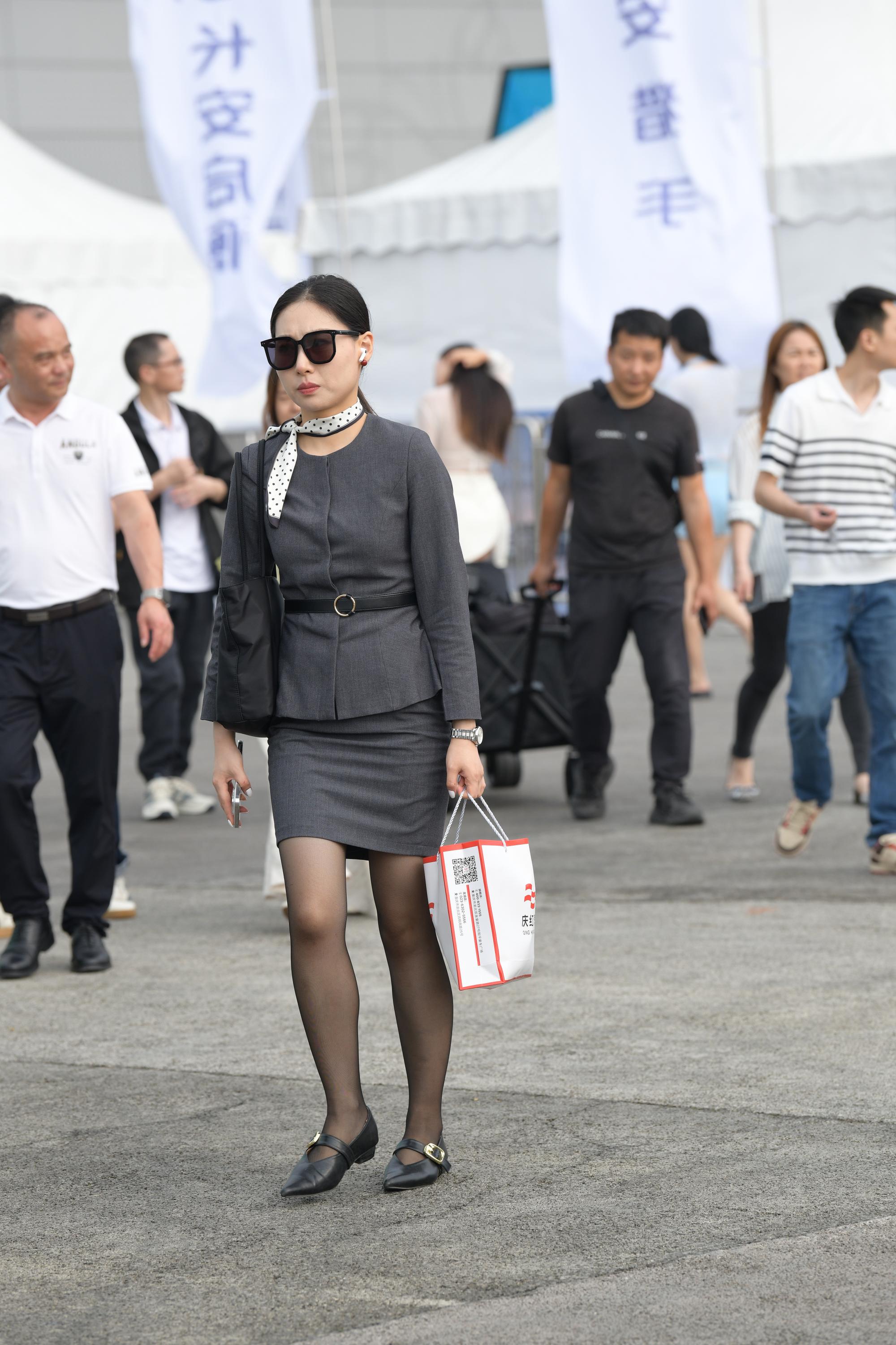 GS-S144 包屯制服美女【58P 1.31G】