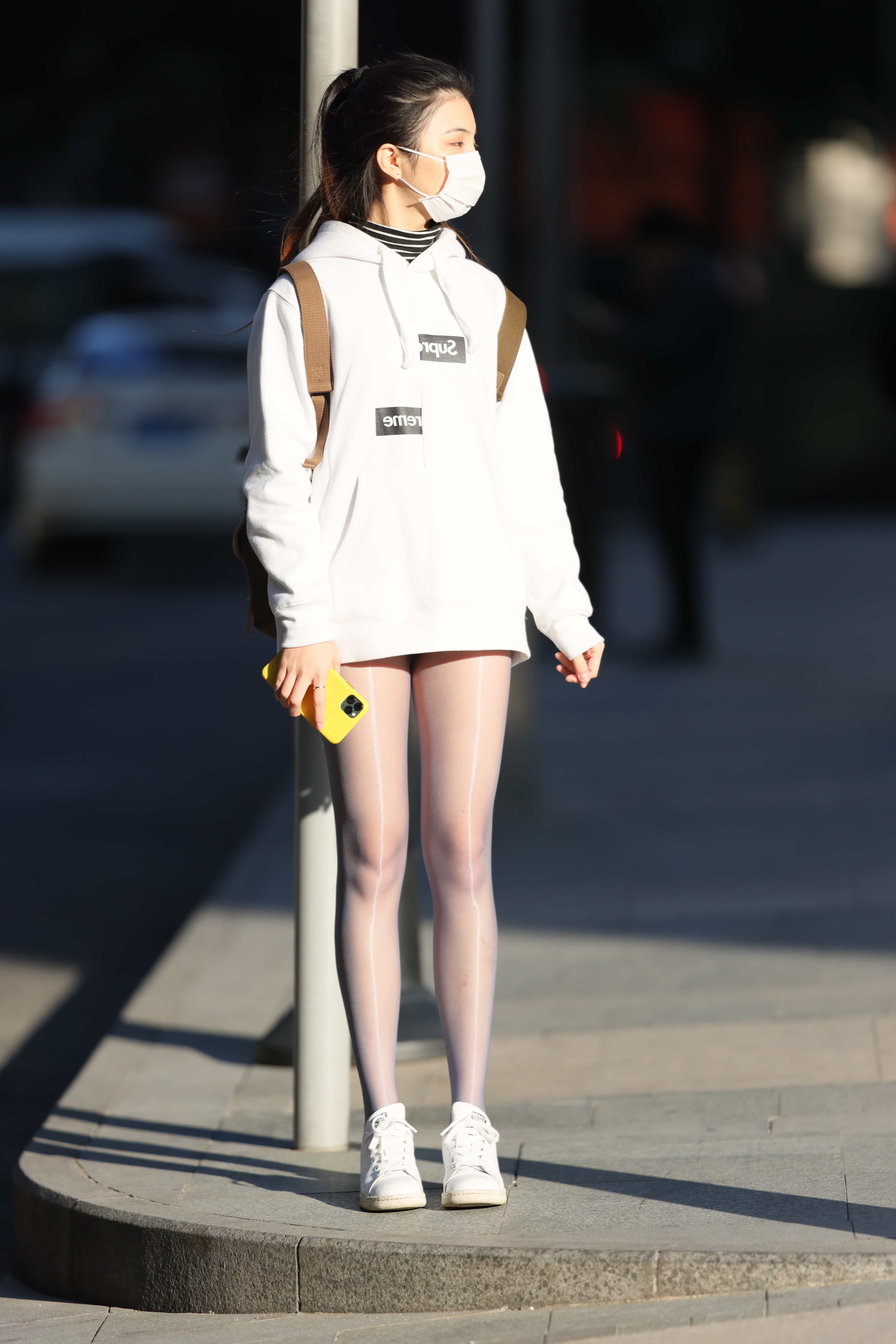 No.5587 偶遇路边清纯的油亮丝袜少女 [205P5V-3.76GB]
