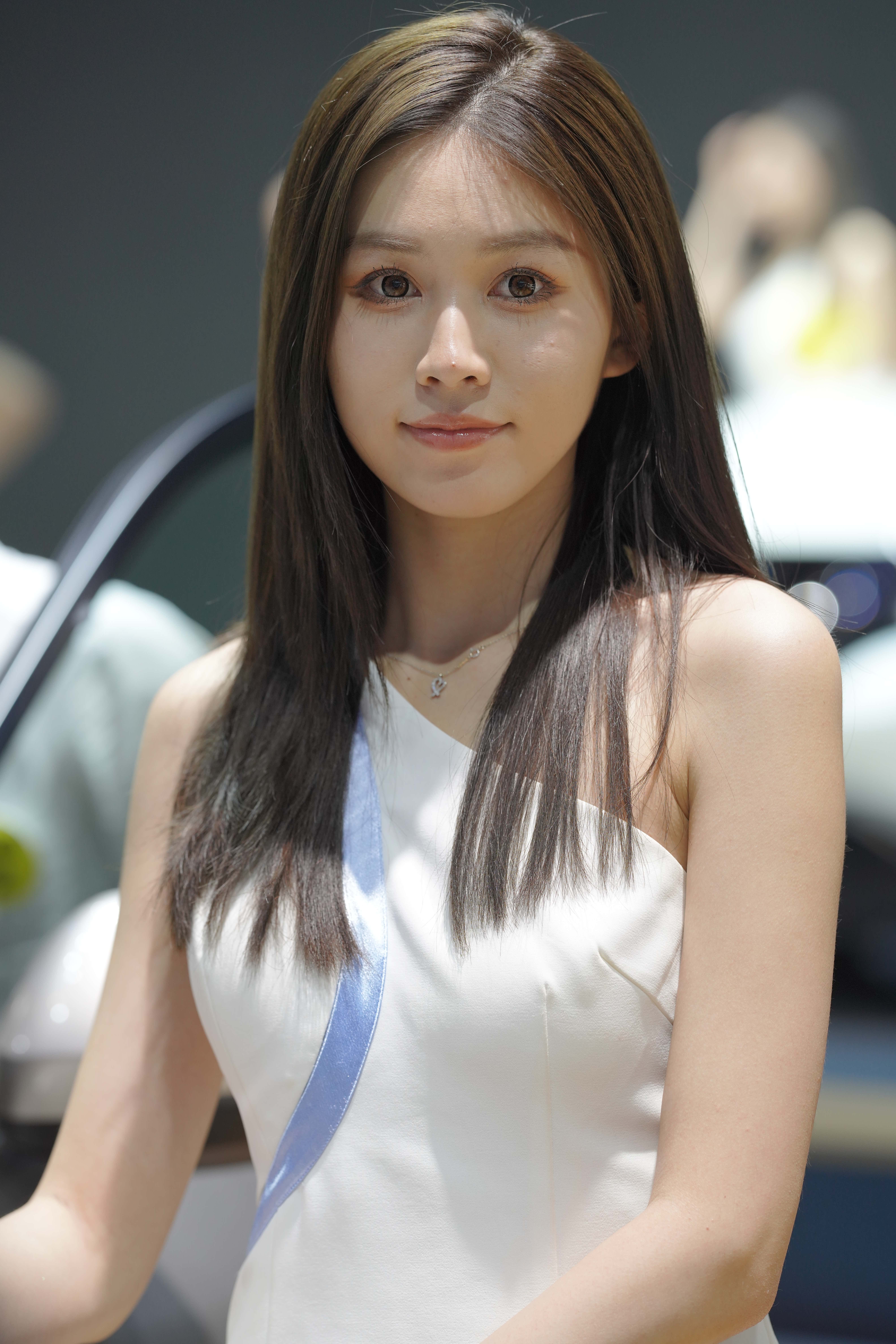 No.8416 迷人白色套装裙 [69P1V-0.97GB]