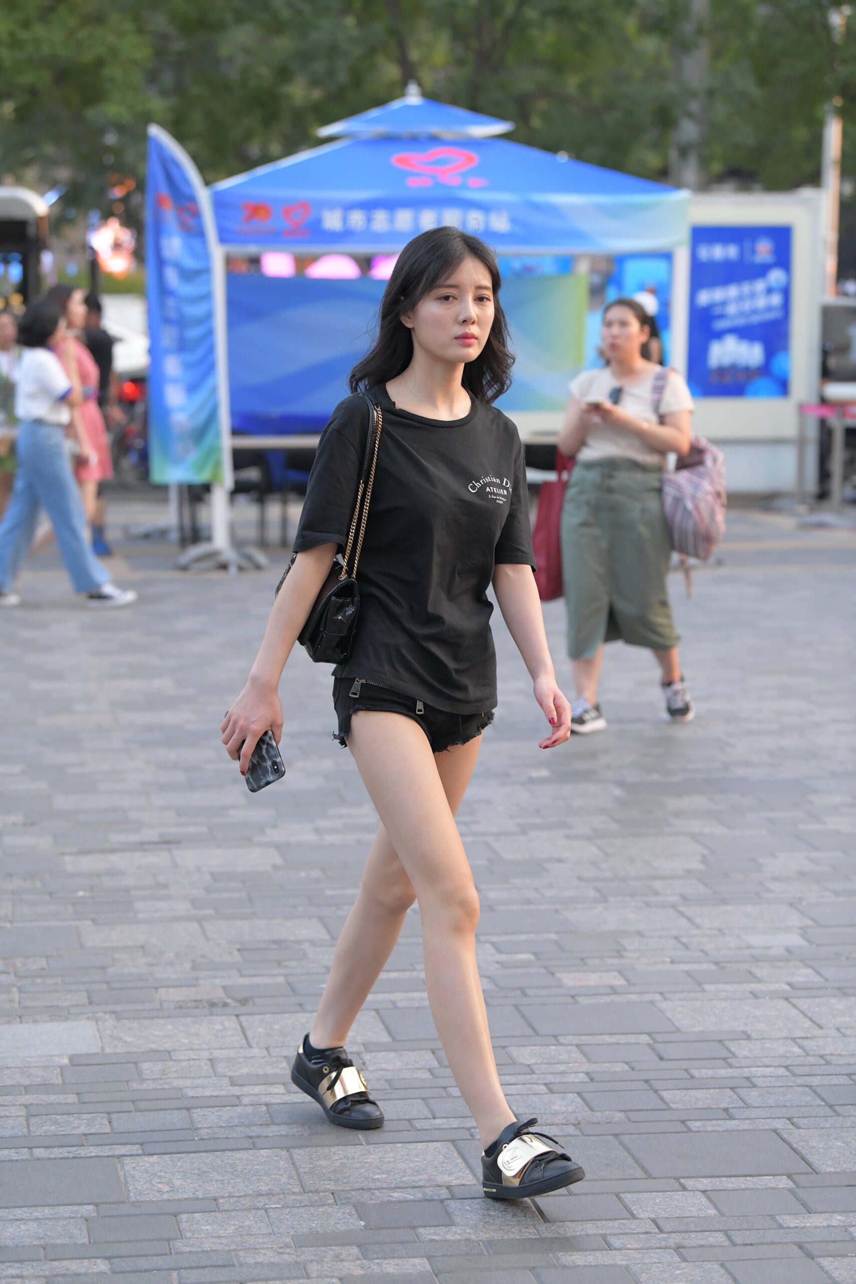 GS-X215 黑色系少女 【18P 415M】