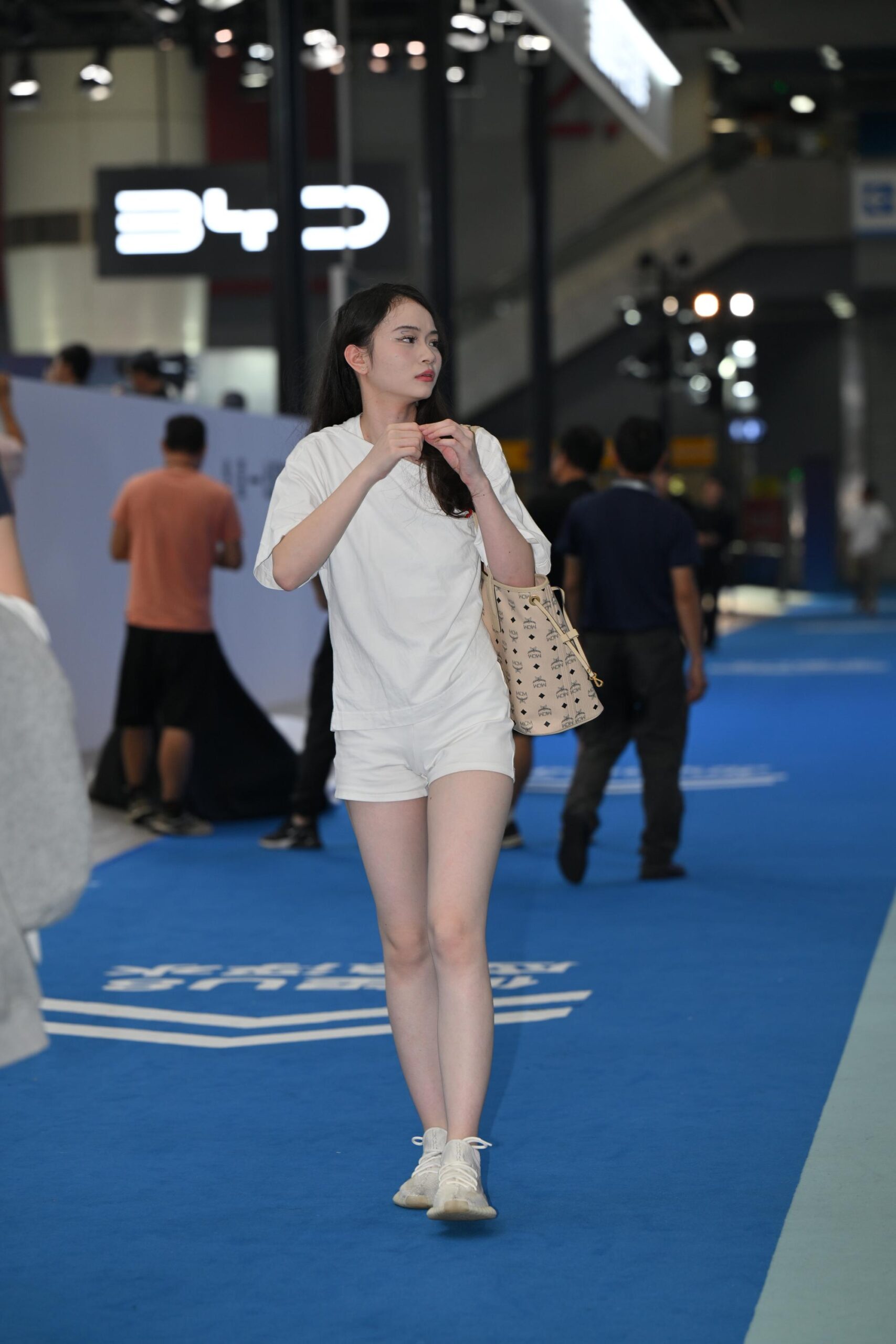 GS-S220 美腿小姐姐【42P 761M】