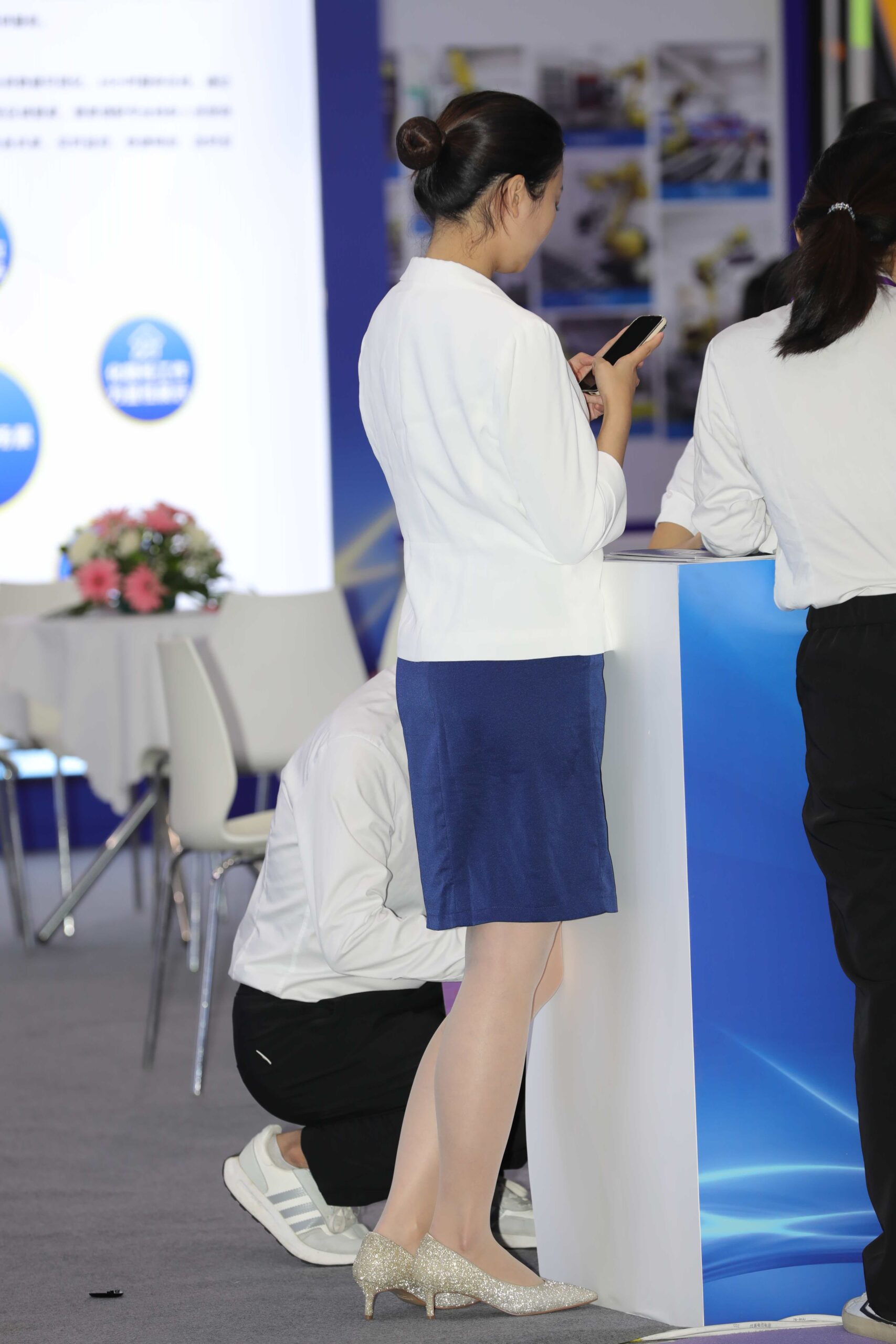 GS-ZH007 前台蓝裙美女【41P 322M】