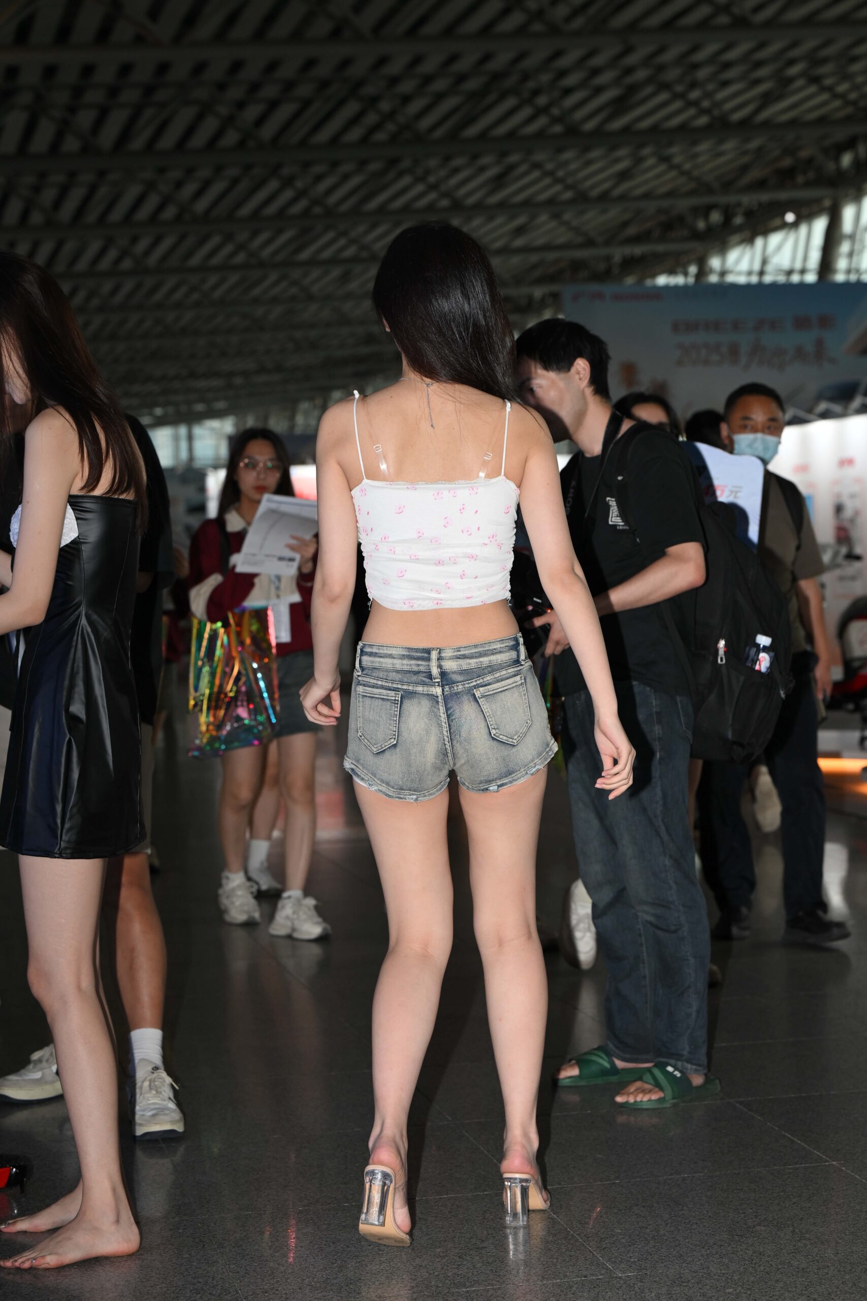 GS-X197 牛仔热裤露腰小美女【61P 1.22G】