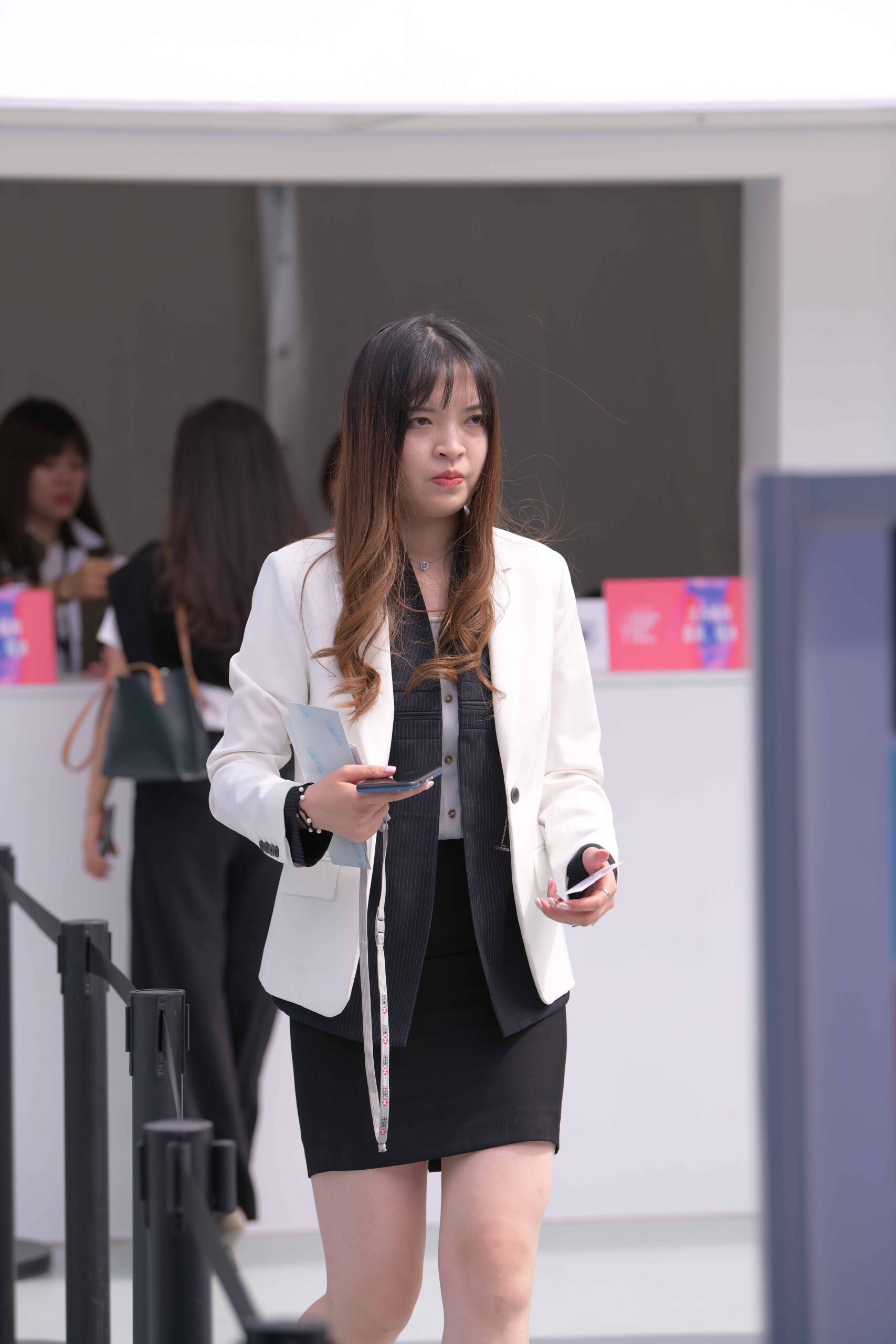 GS-X212 白色小西服美女【62P 1.26G】