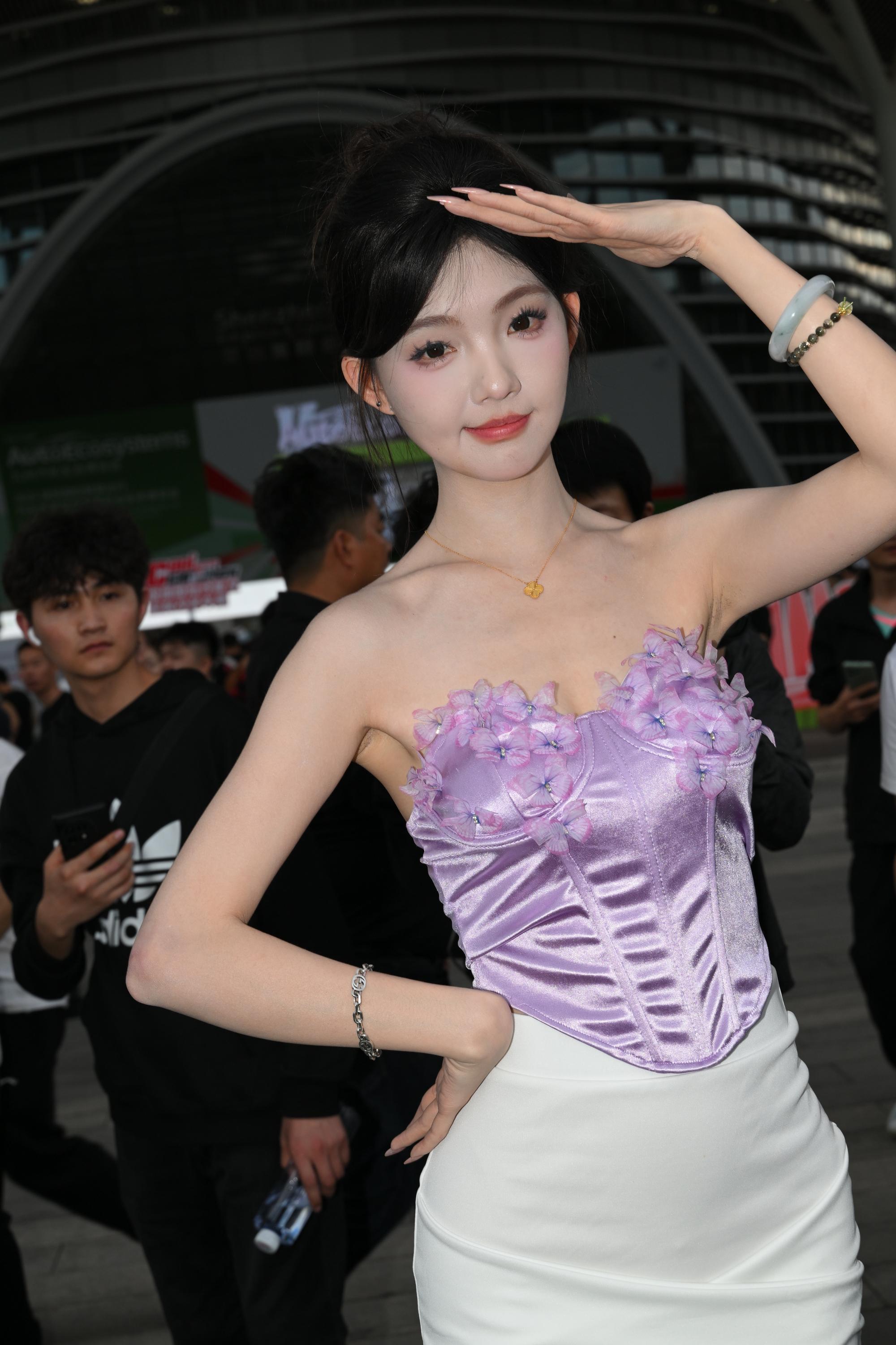 GS-S189 长腿高跟白色包屯裙美女【81P 1.52G】