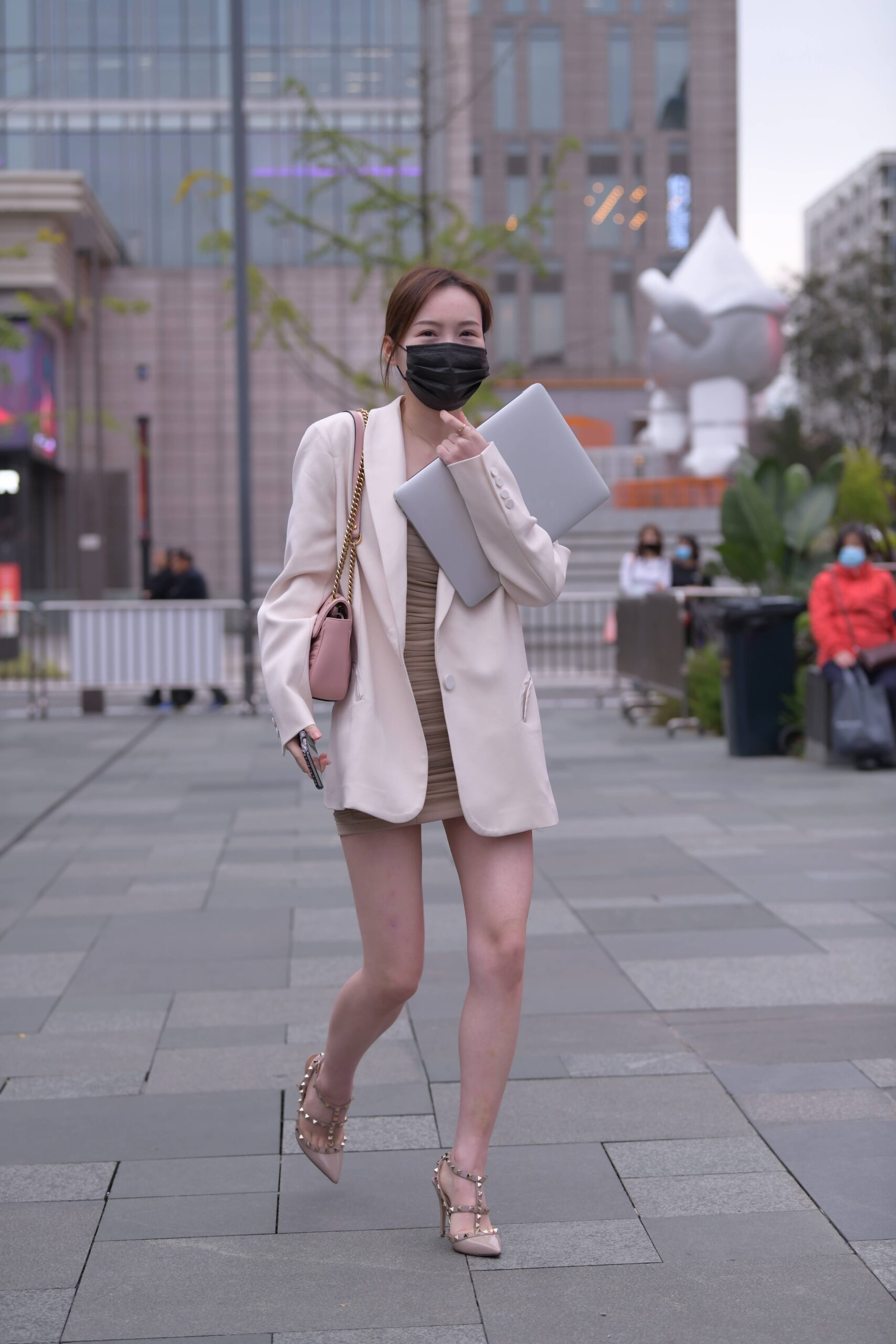 GS-X220 长腿白净美女【76P 1.59G】