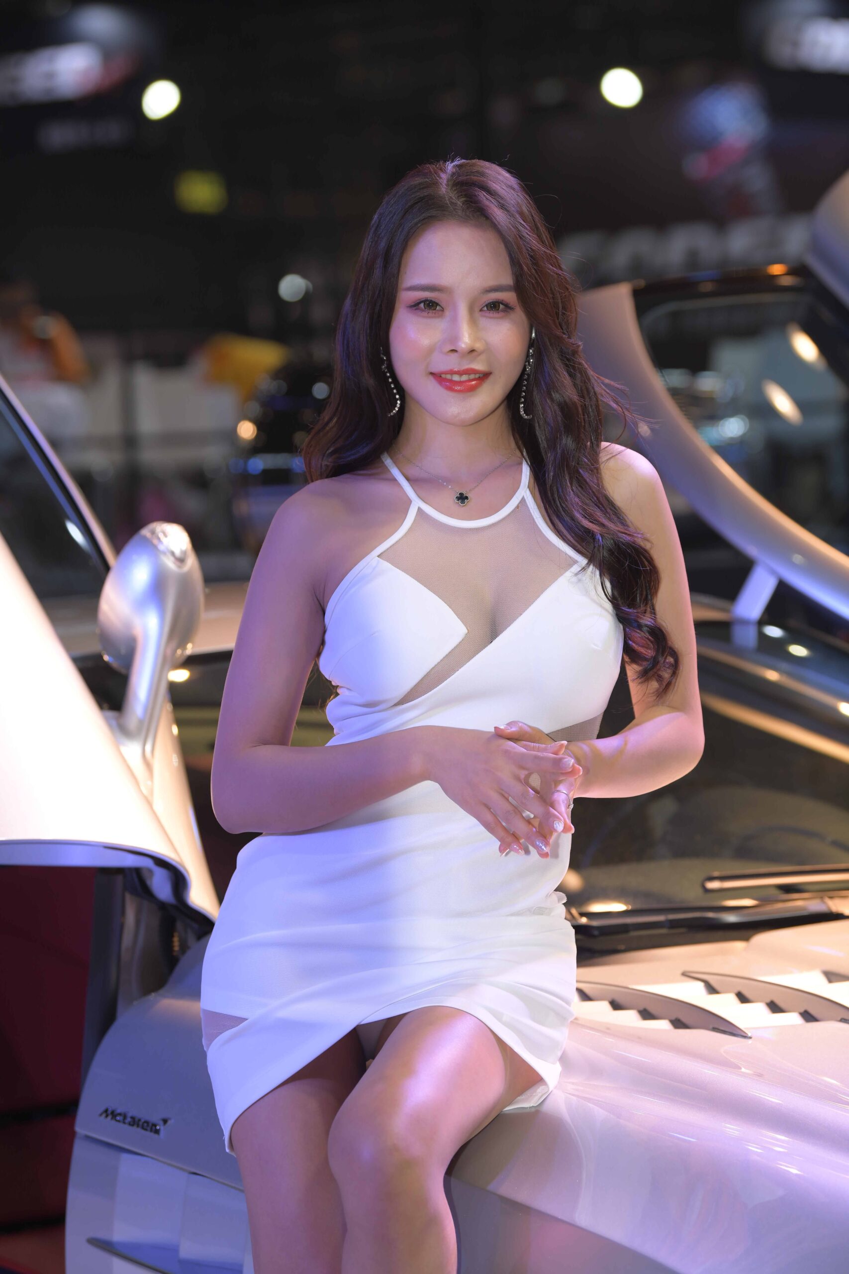 GS-X209 漂亮的白裙车模美女【58P 1.29G】