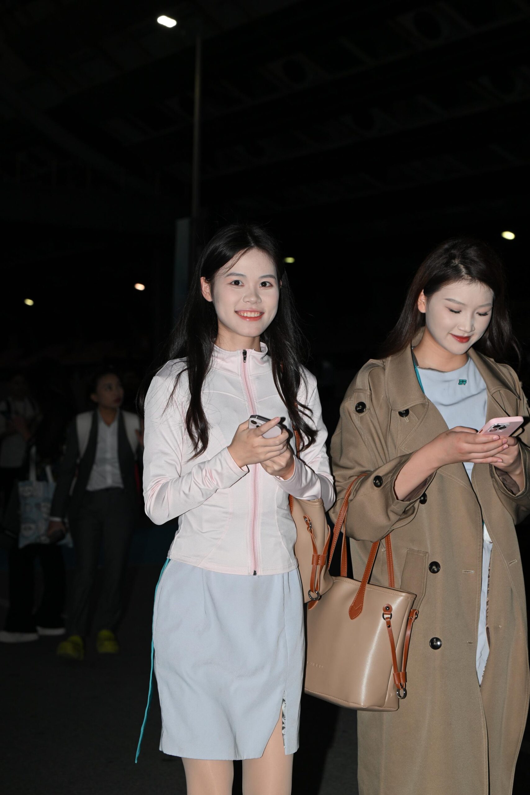 GS-X259 穿着拖鞋的精致小美女【33P 667M】