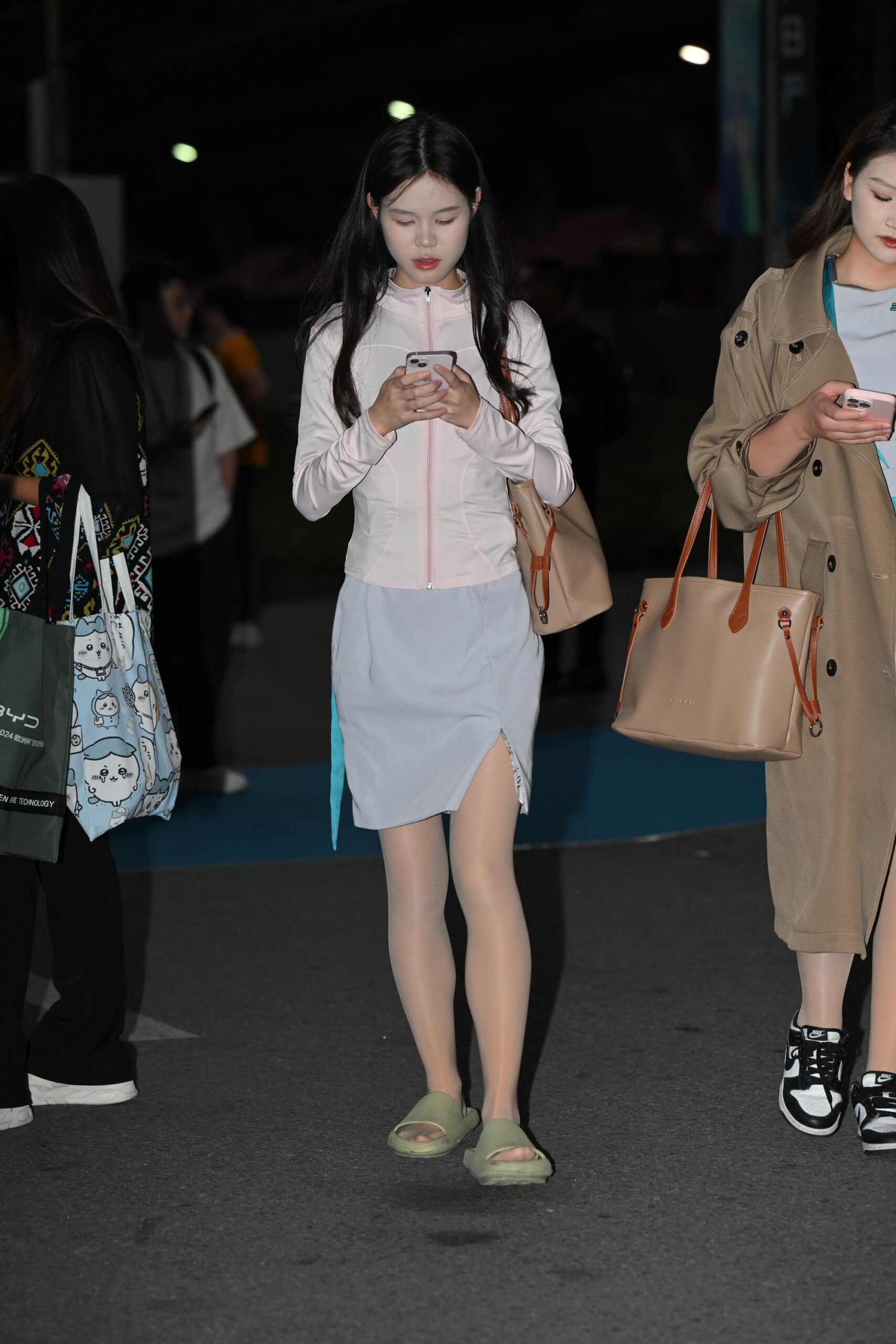 GS-X259 穿着拖鞋的精致小美女【33P 667M】