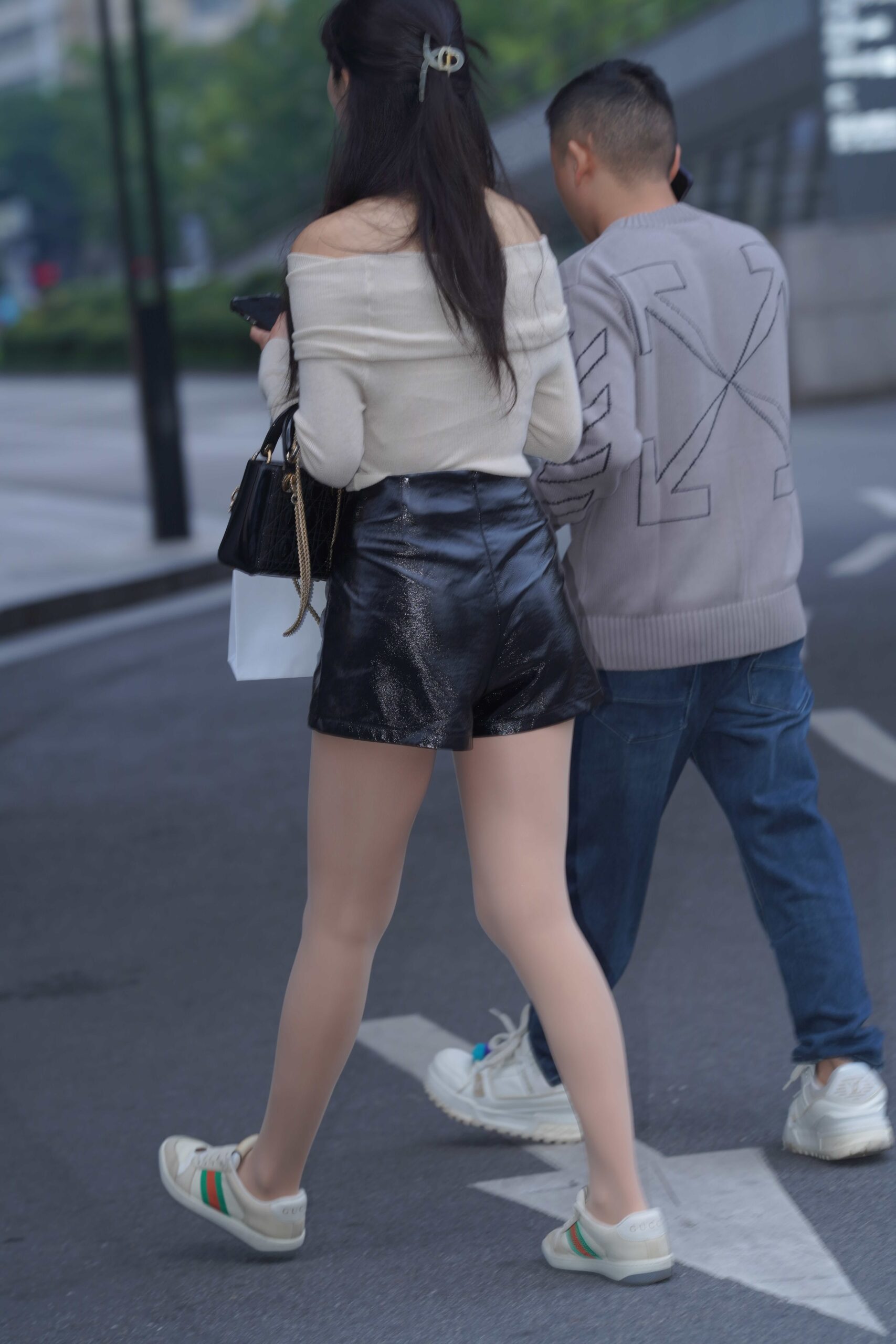 GS-X255 靓丽美女喜欢穿R丝 【121P 1.43G】