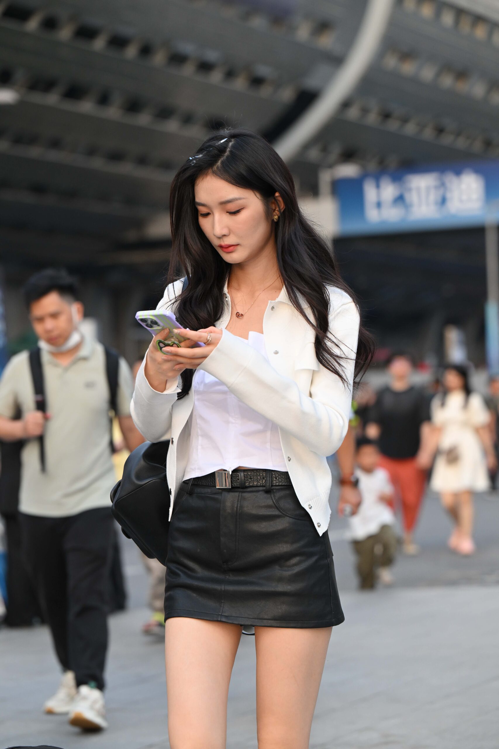 GS-X341 小皮裙美女【68P  1.27G】
