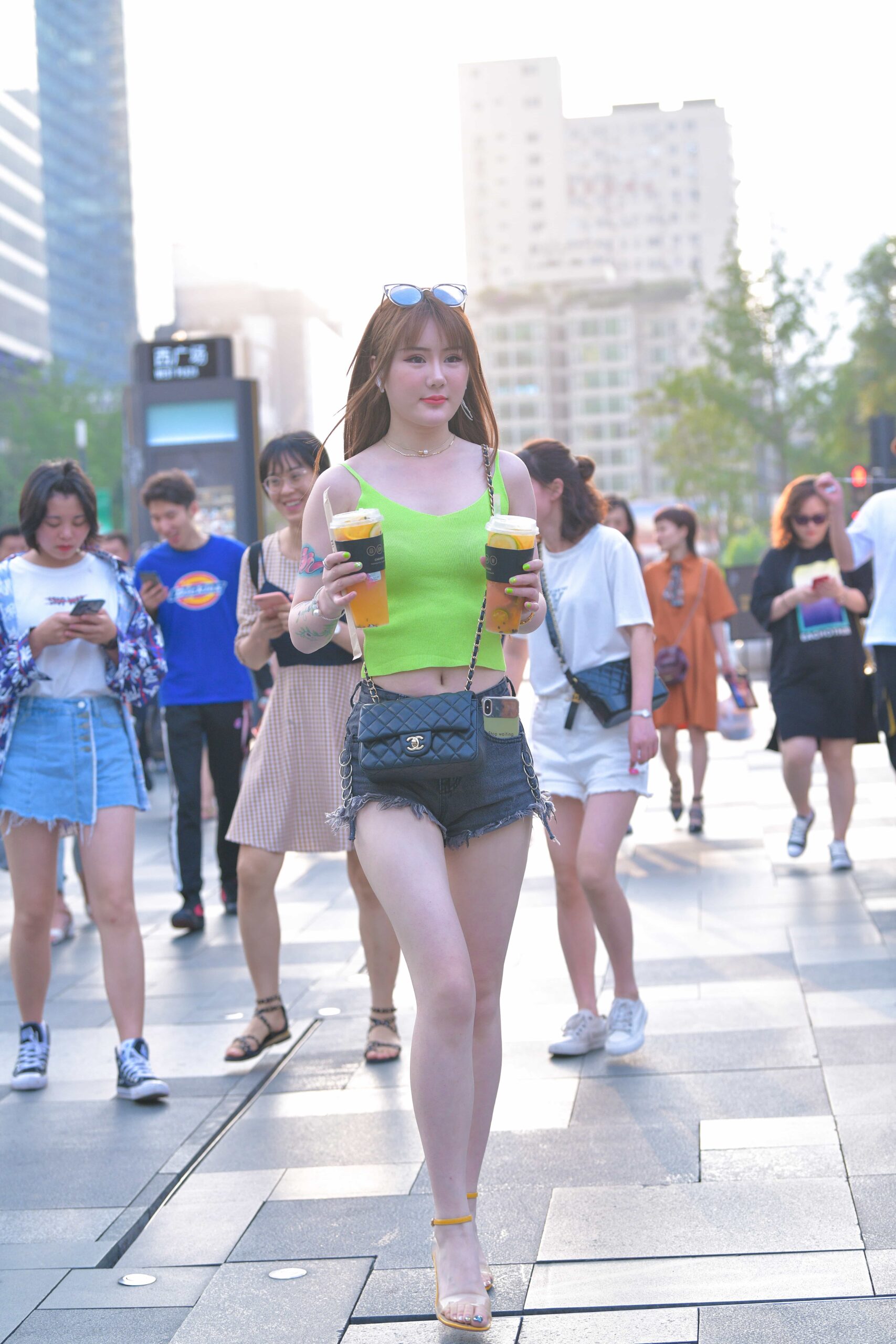 GS-S254 绿衣黑色热裤美眉【68P 1.12G】