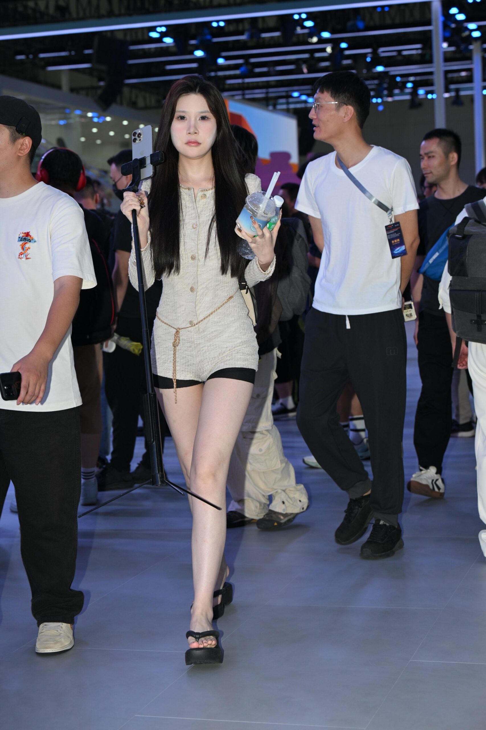 GS-S420 漂亮的女主播【93P 2.01G】