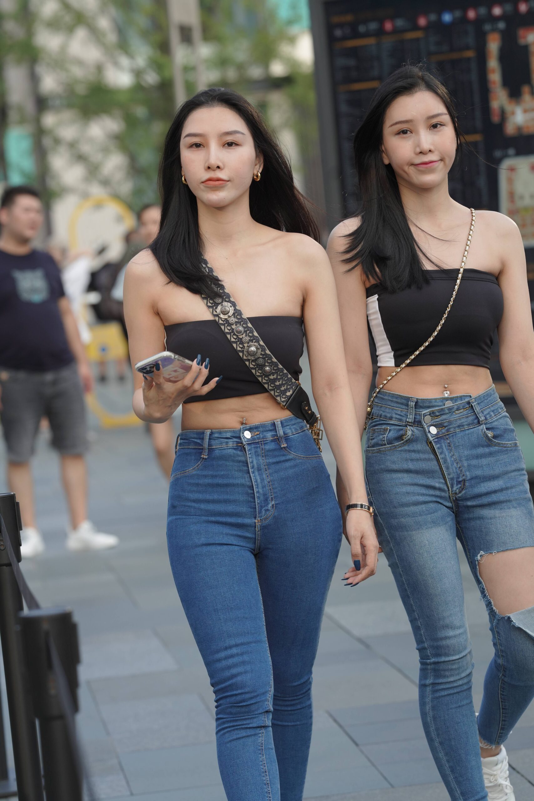 GS-X388 两个露腰紧牛姐妹花【220P 3.23G】