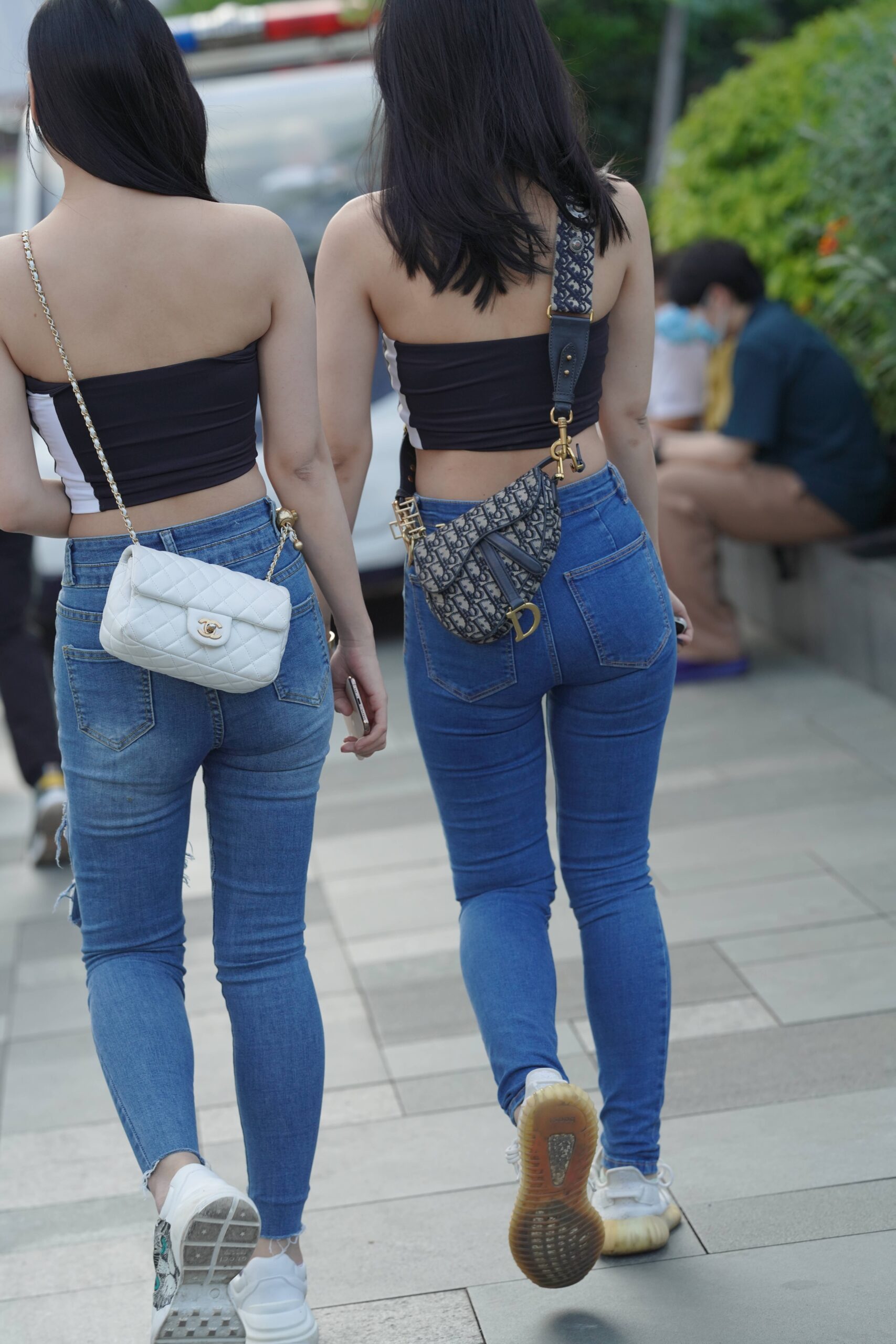 GS-X388 两个露腰紧牛姐妹花【220P 3.23G】