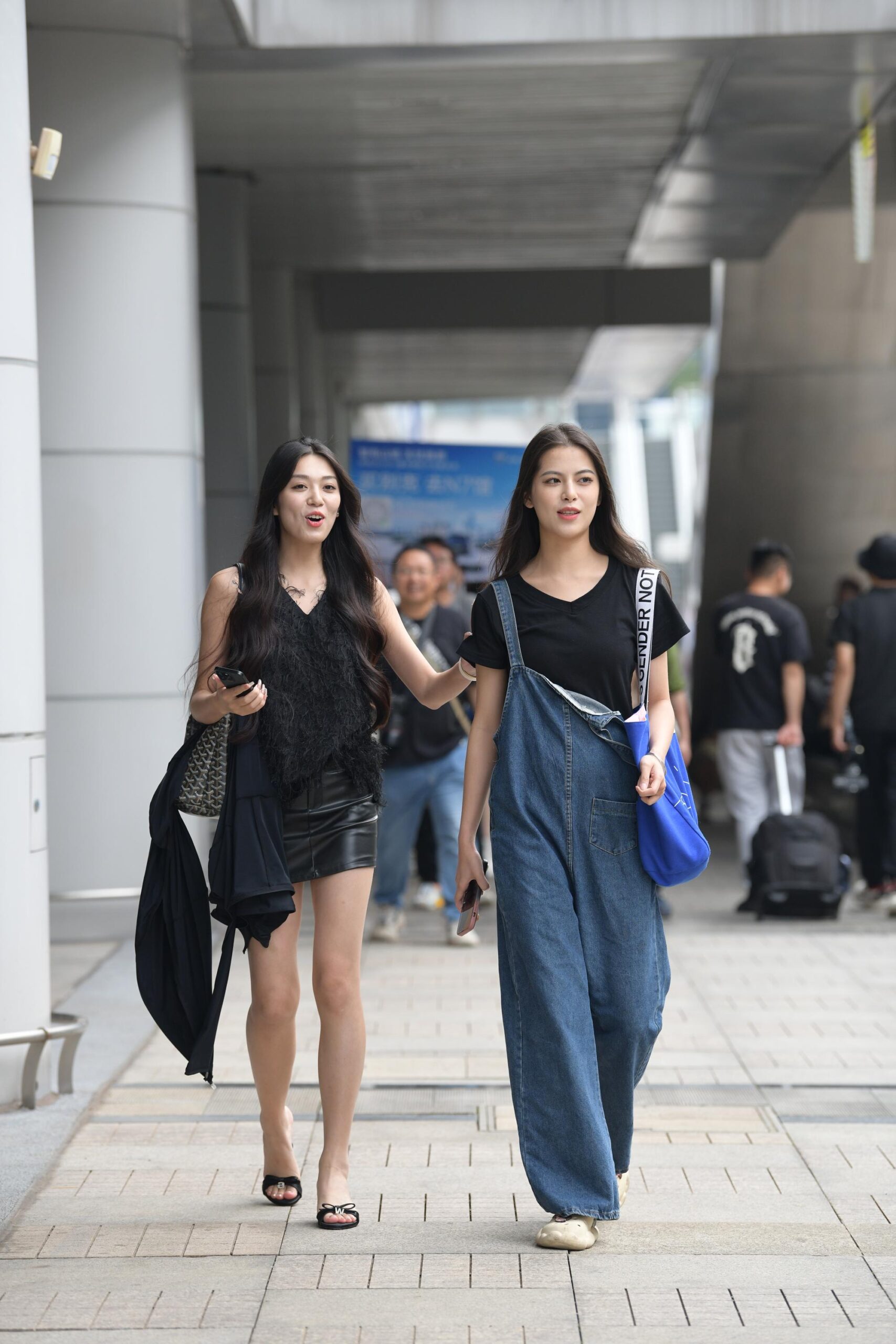 GS-S415 偶遇两个逛街的小姐姐【59P  1.36G】