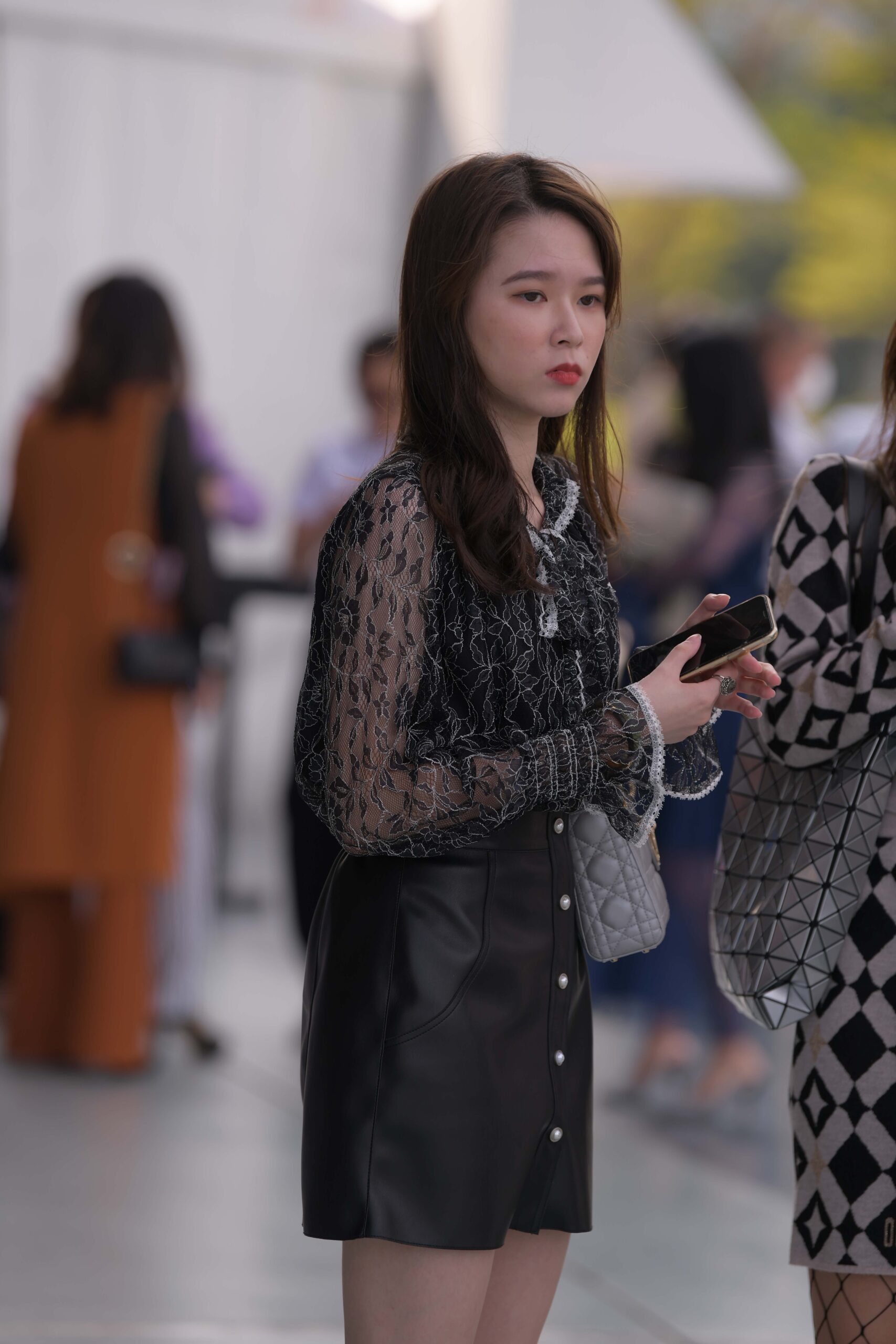 GS-X409 漂亮的皮裙小美女【125P 2.35G】