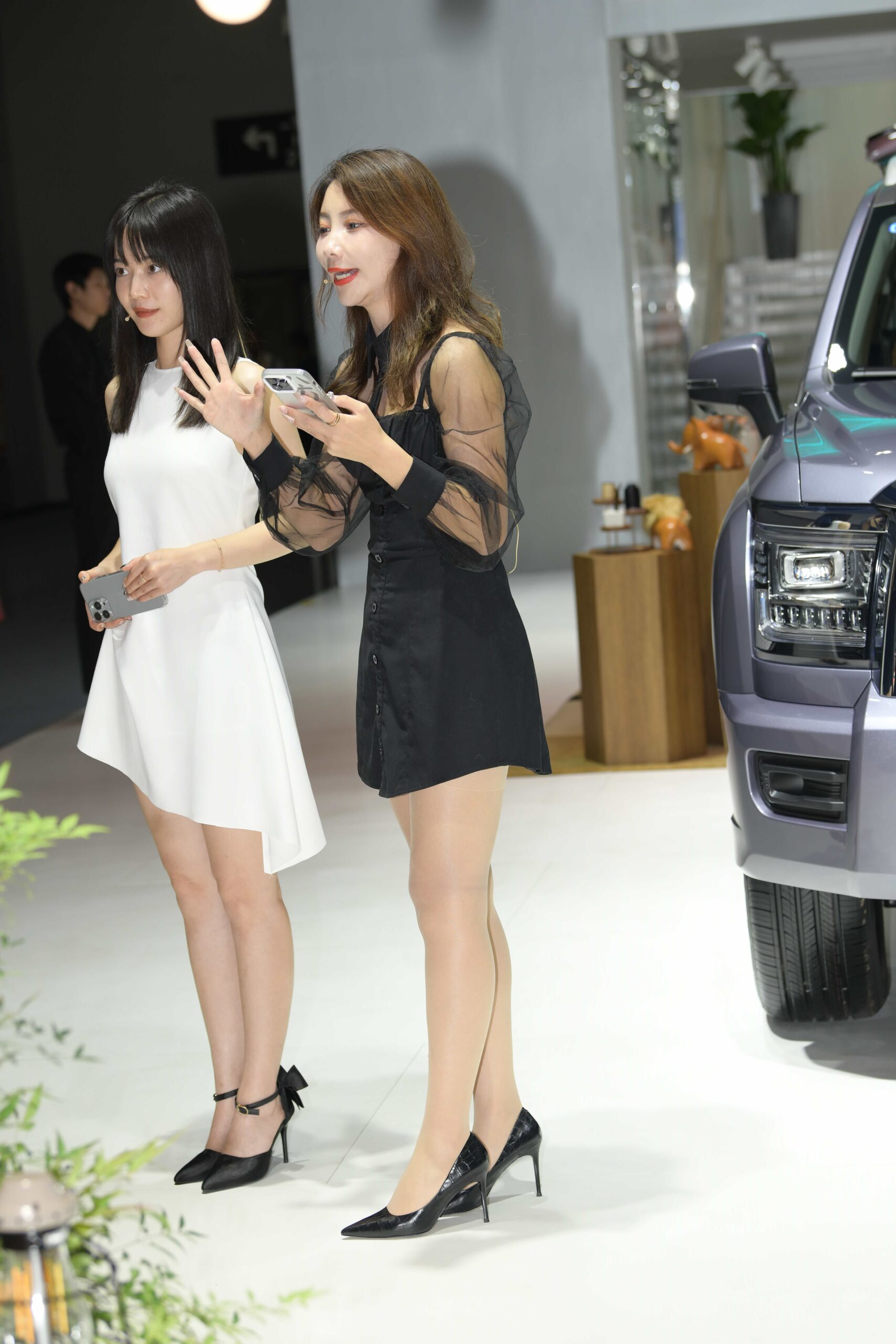 GS-S380 黑裙肉丝美女【24P 525M】