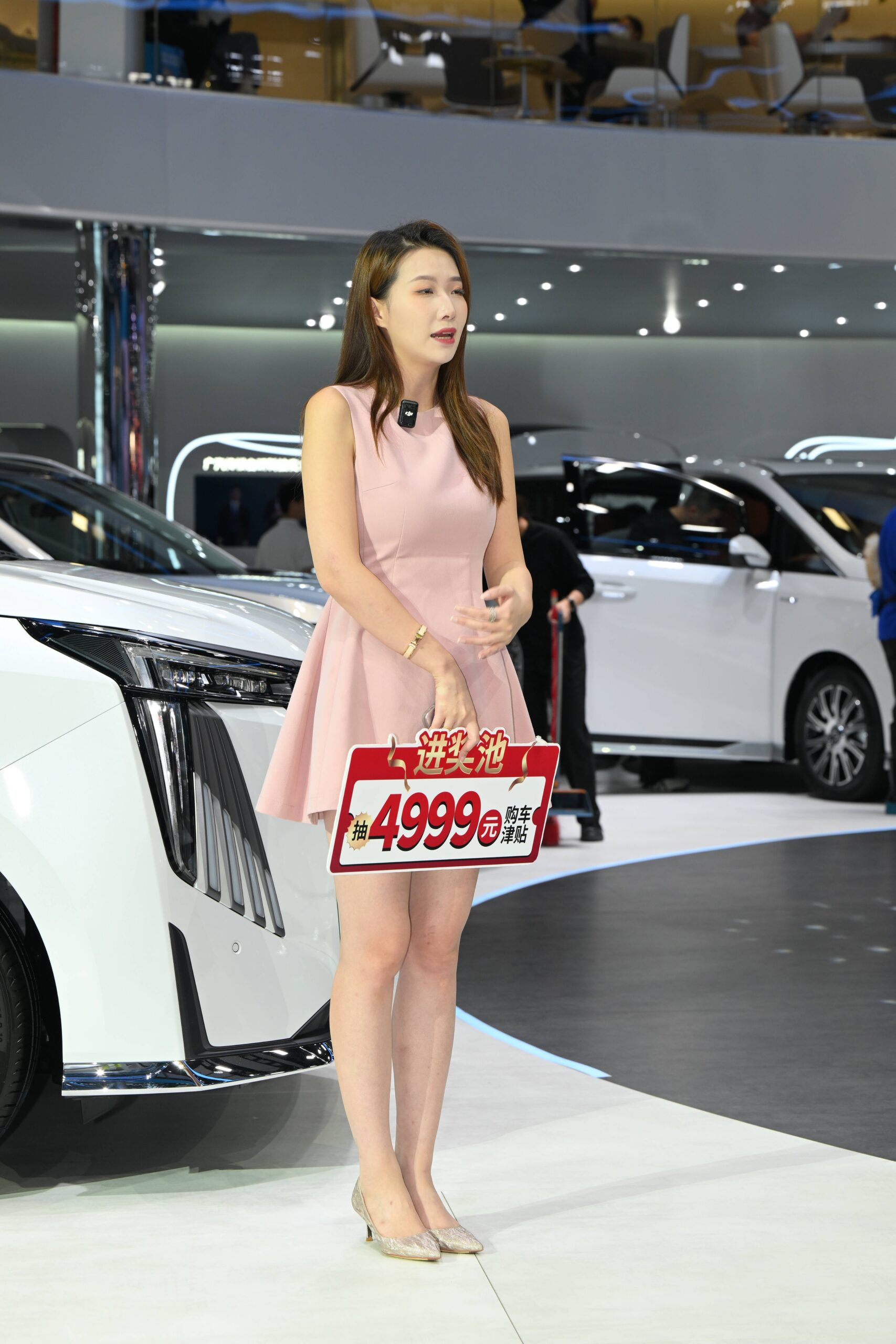 GS-X365 粉裙美女销售【74P 1.31G】