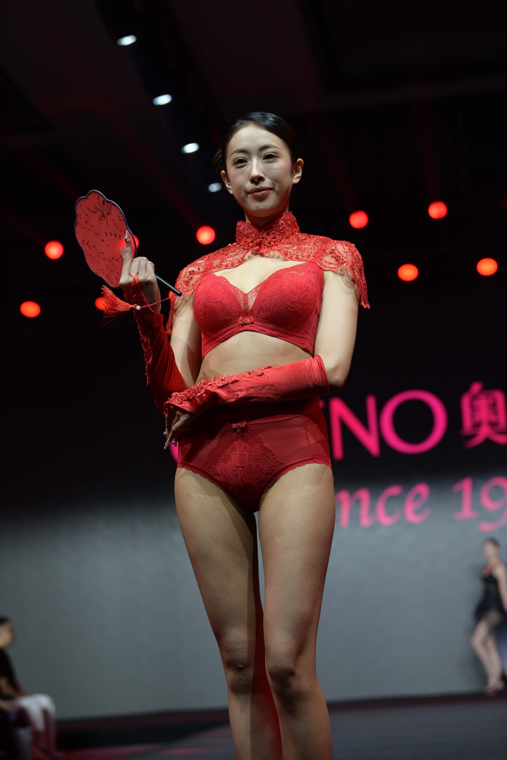 No.9002 火红内衣秀 [167P-3.69GB]