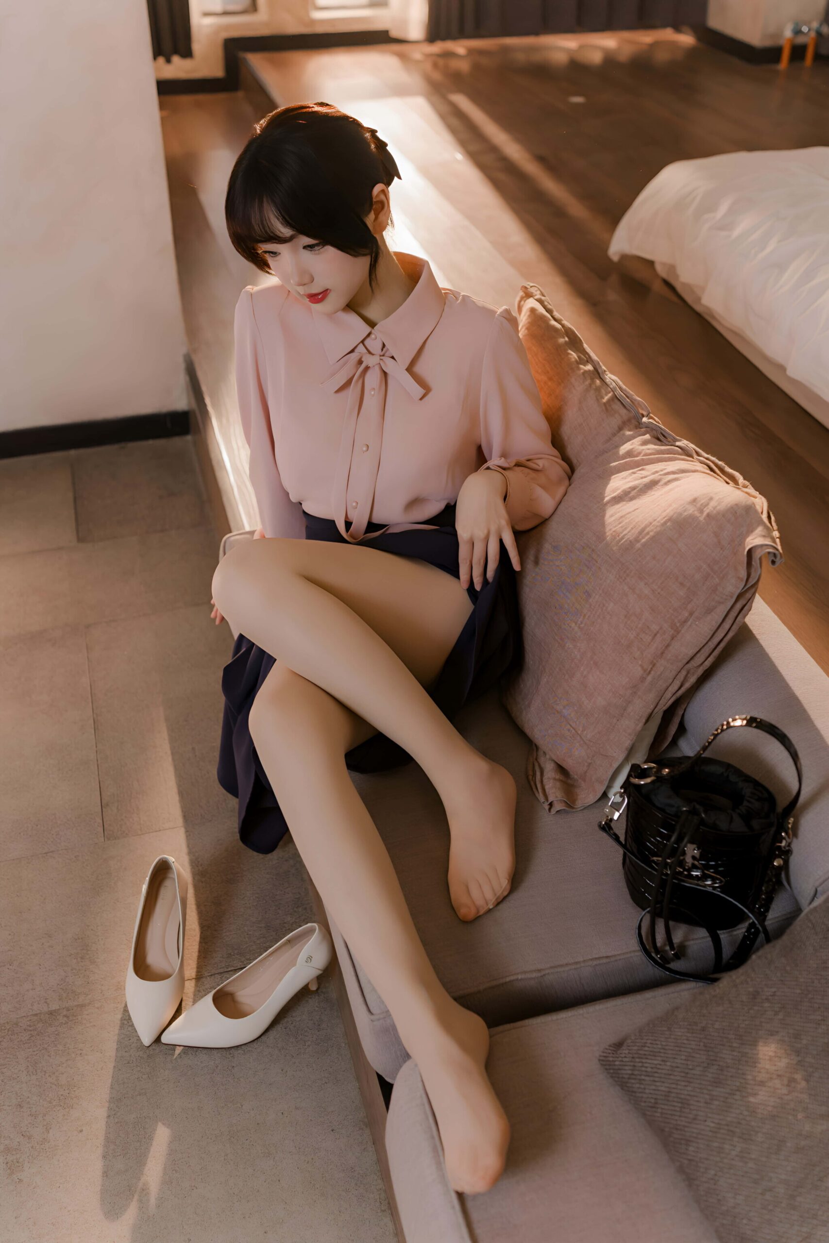 动漫博主雪晴Astra - 肉丝通勤OL [71P1V-1.36GB]