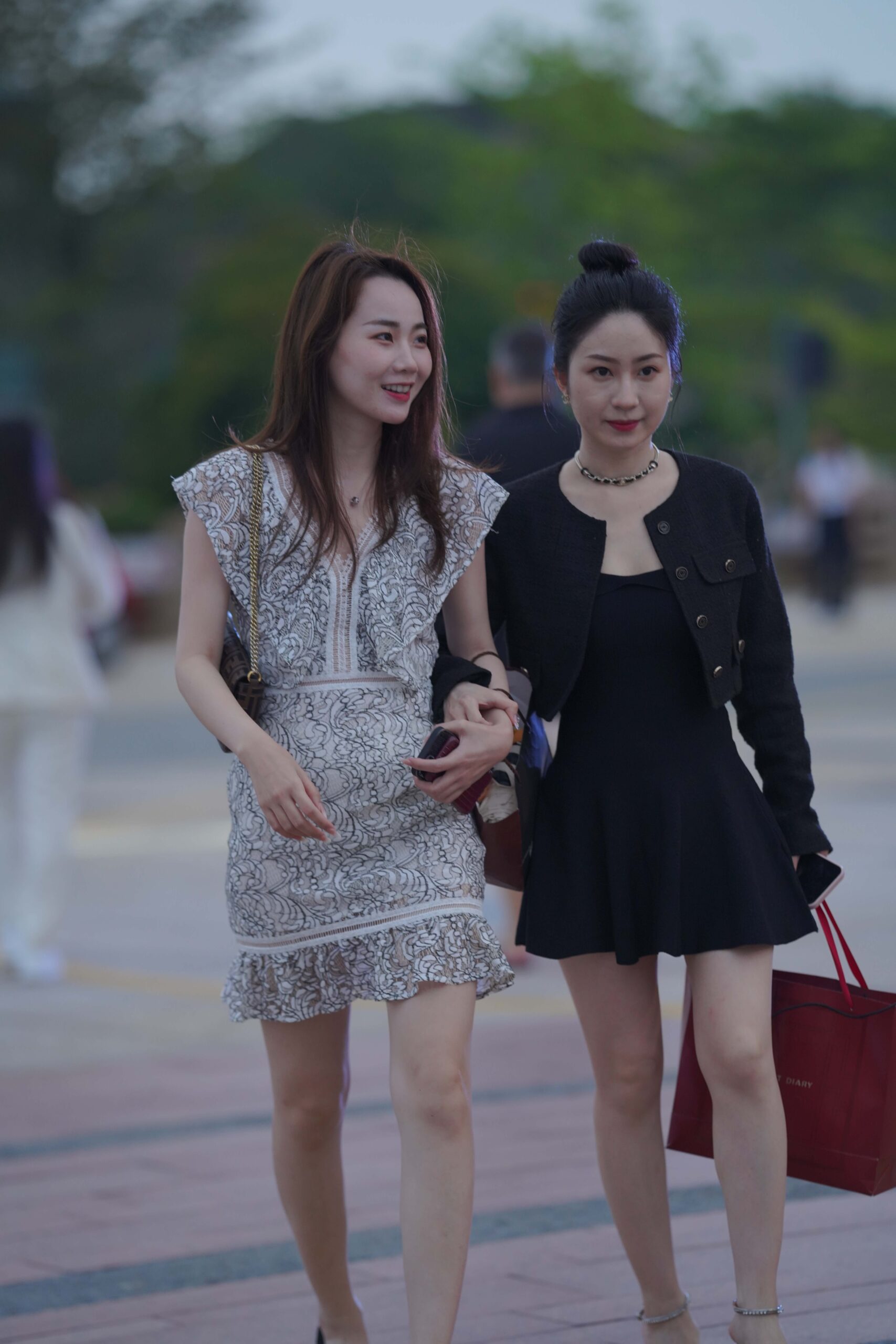 No.9061 白色绣花连衣裙 [136P-1.95GB]