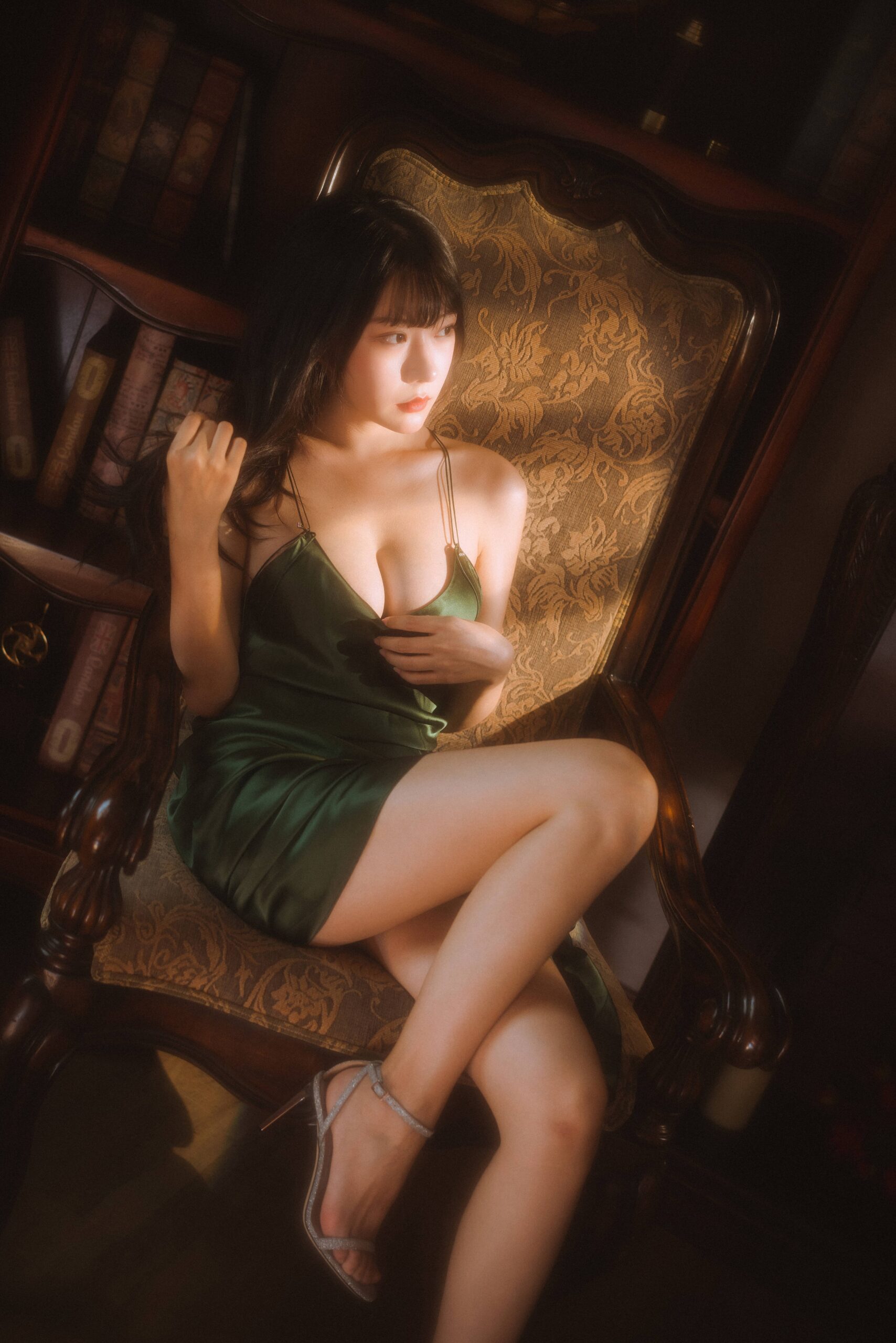 香草喵露露写真 - 杨枝甘露 绿色连衣裙 [45P1V-1.19GB]