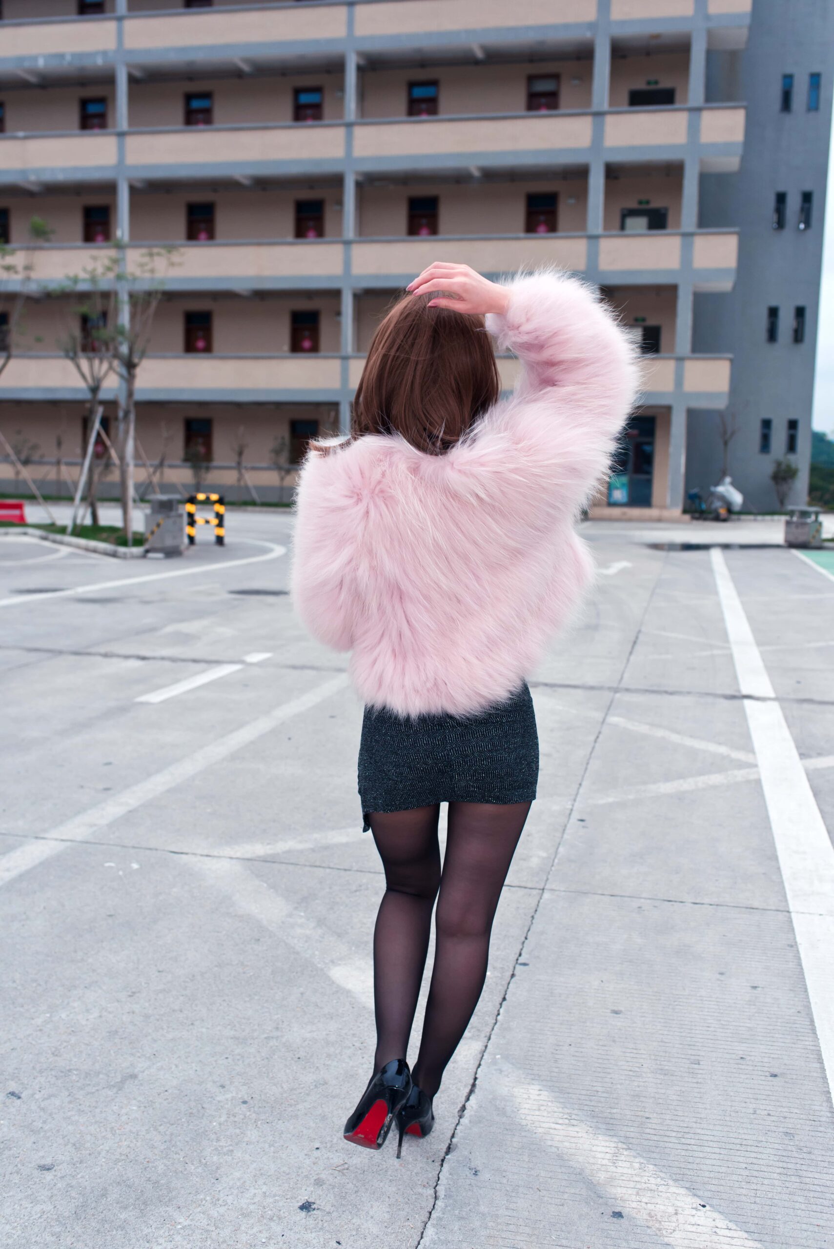 No.5257 御风街拍 中途休息站里的黑丝网红艾小青 [172P-1.22GB]