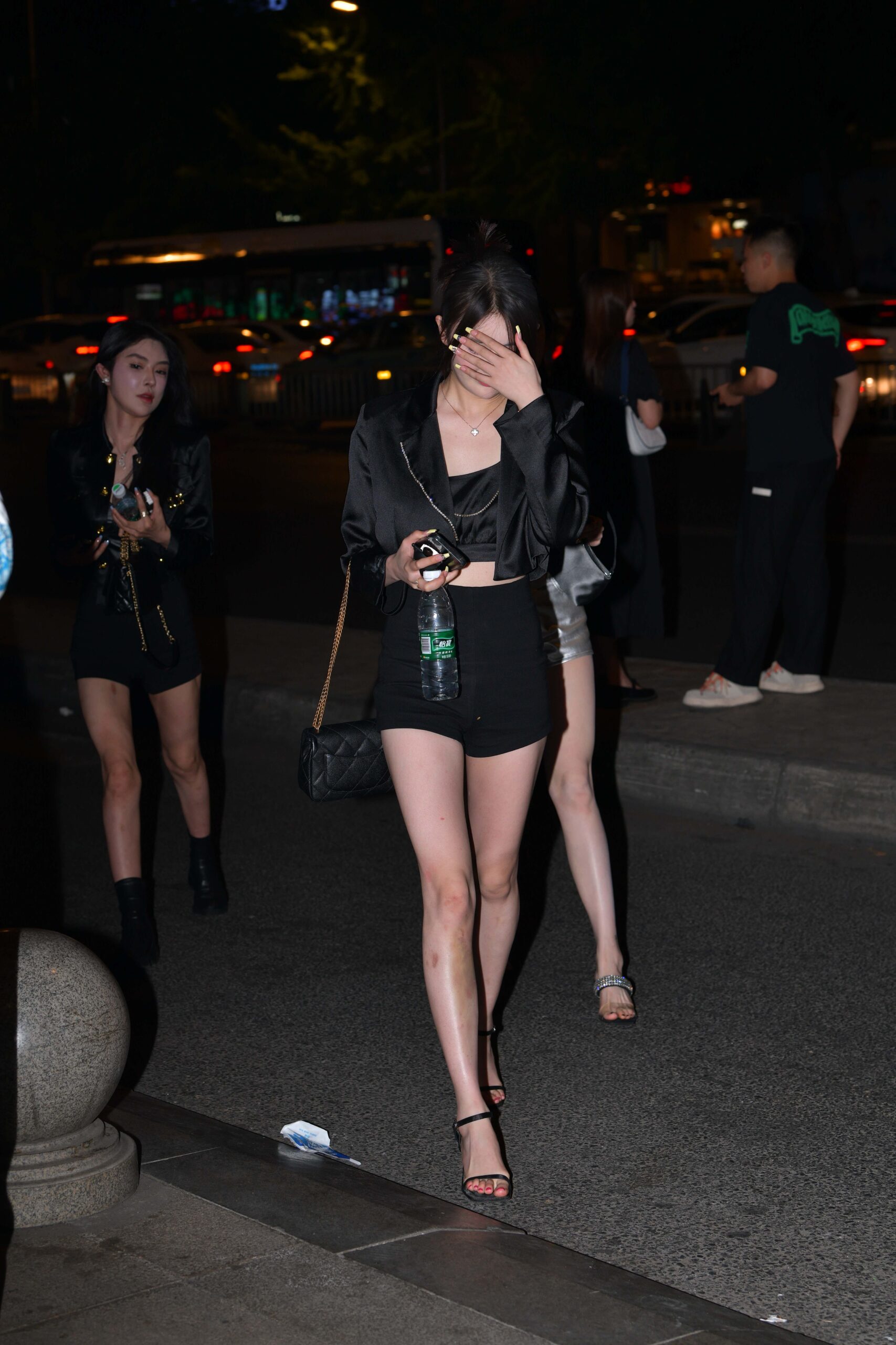 No.9477 热裤大长腿美女 [122P-2.66GB]